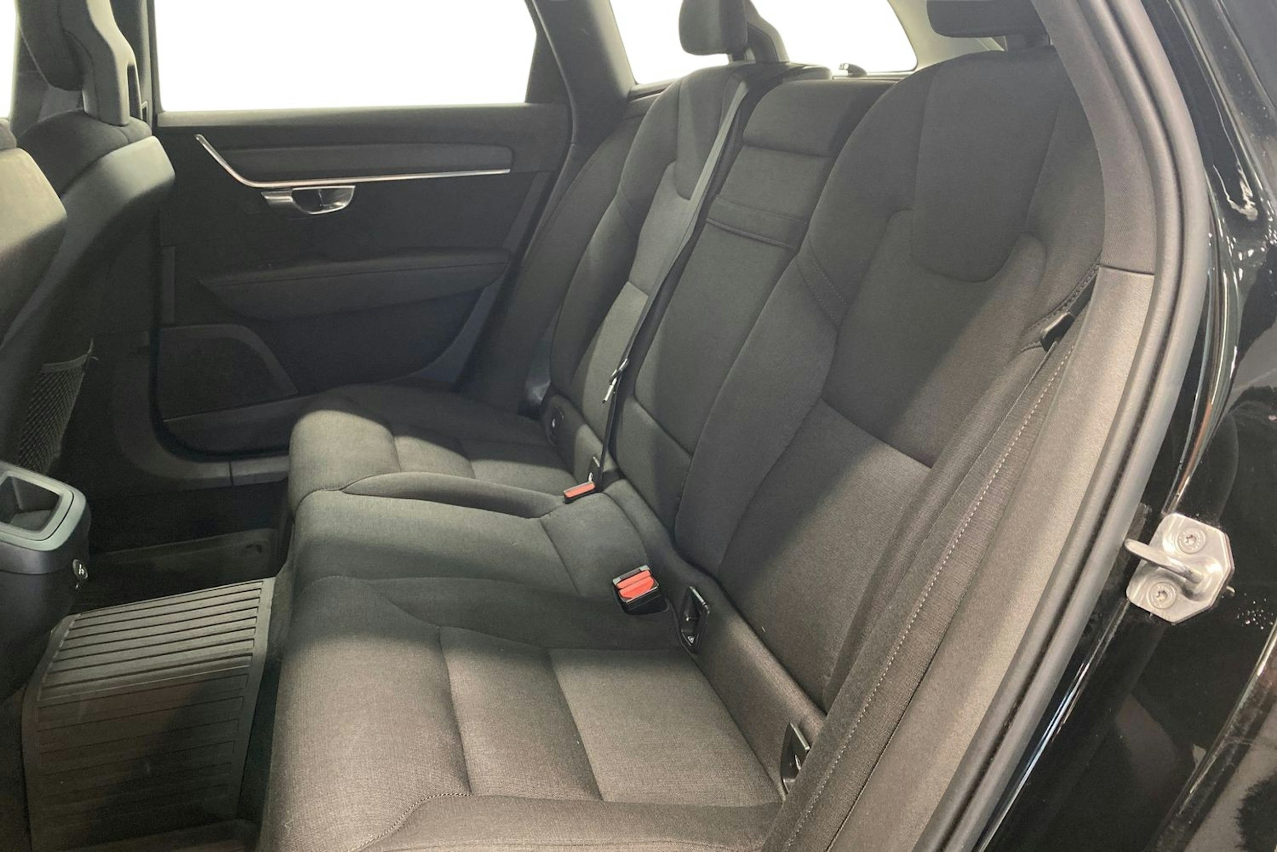 musta Volvo V90 2018 kuva 10.