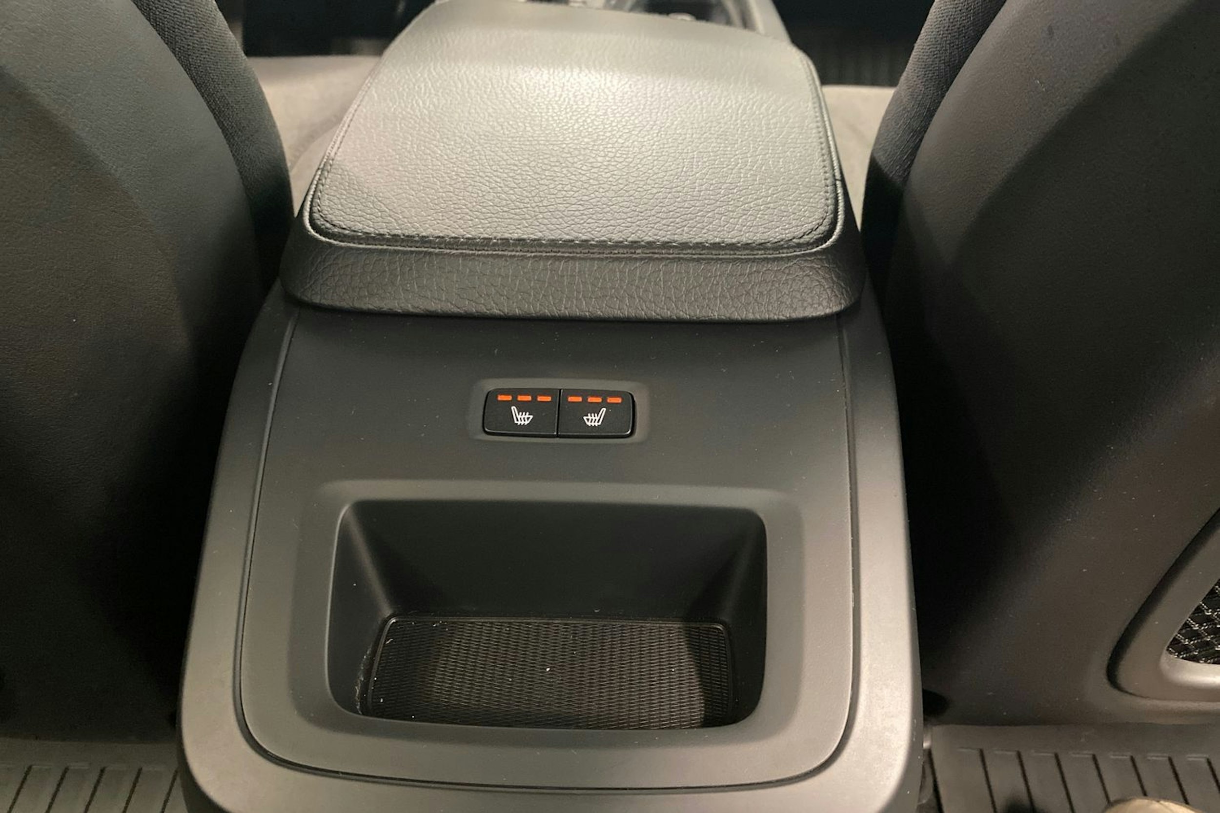 musta Volvo V90 2018 kuva 18.