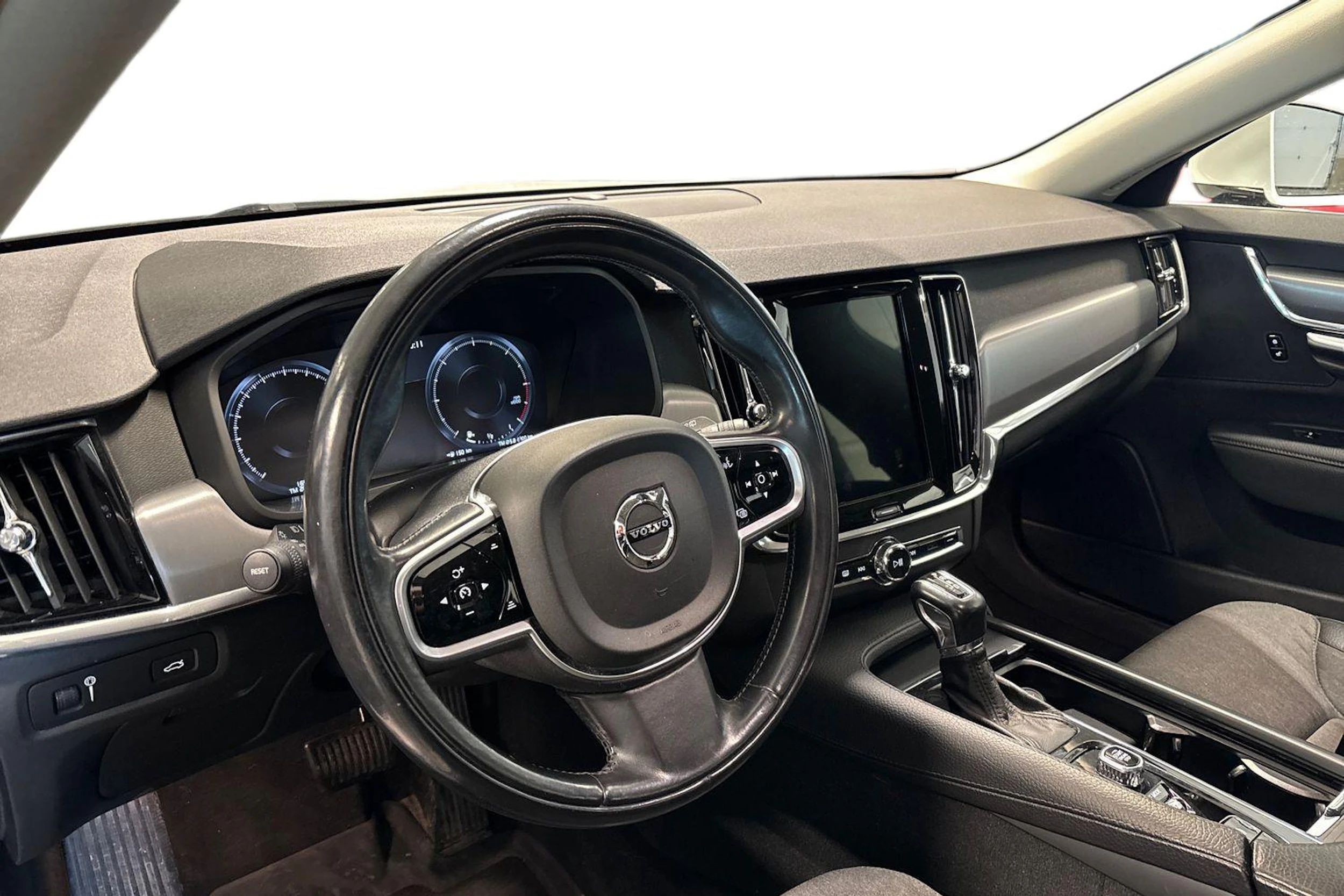 valkoinen Volvo V90 2018 kuva 3.