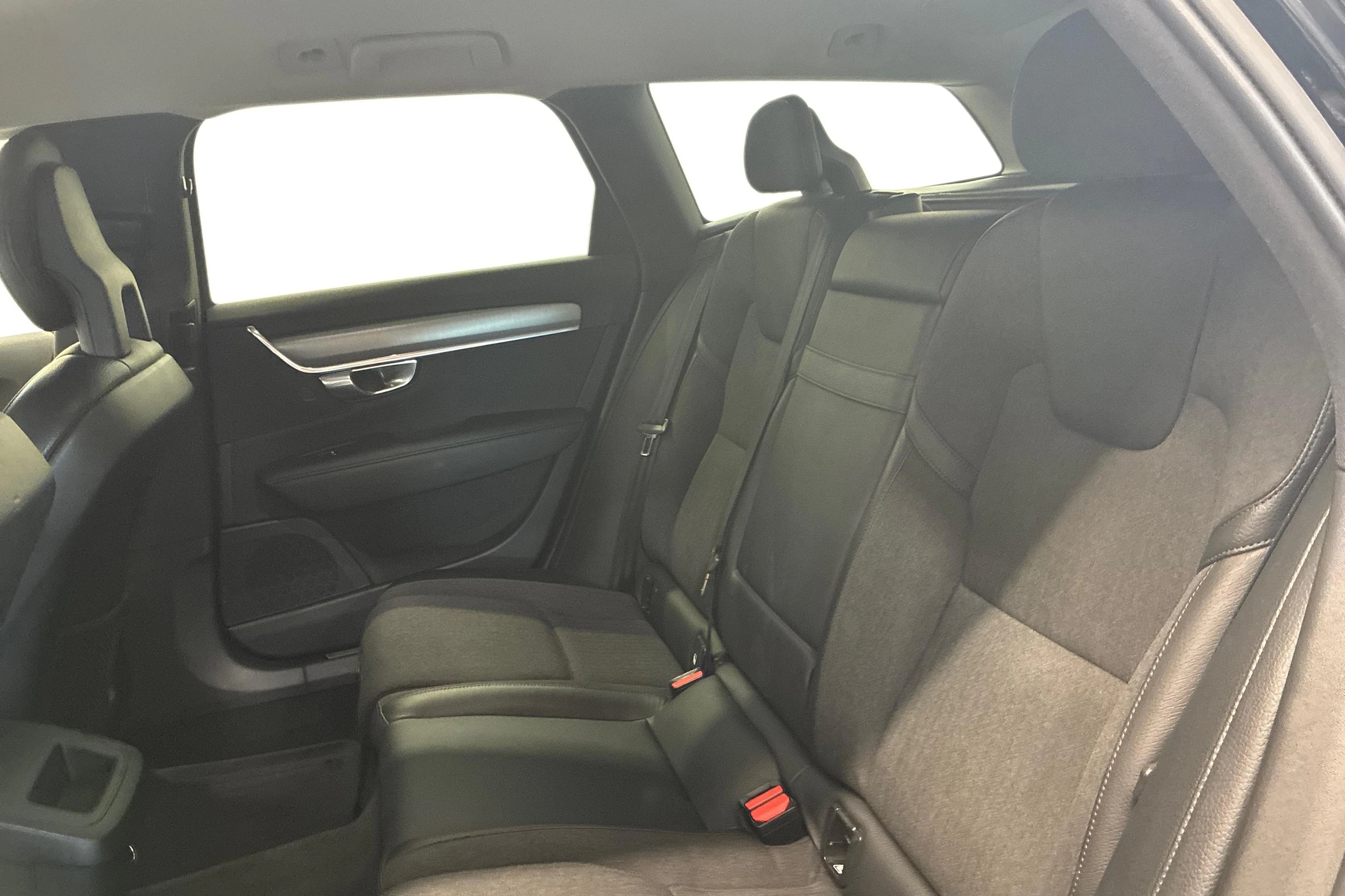 musta Volvo V90 2018 kuva 11.