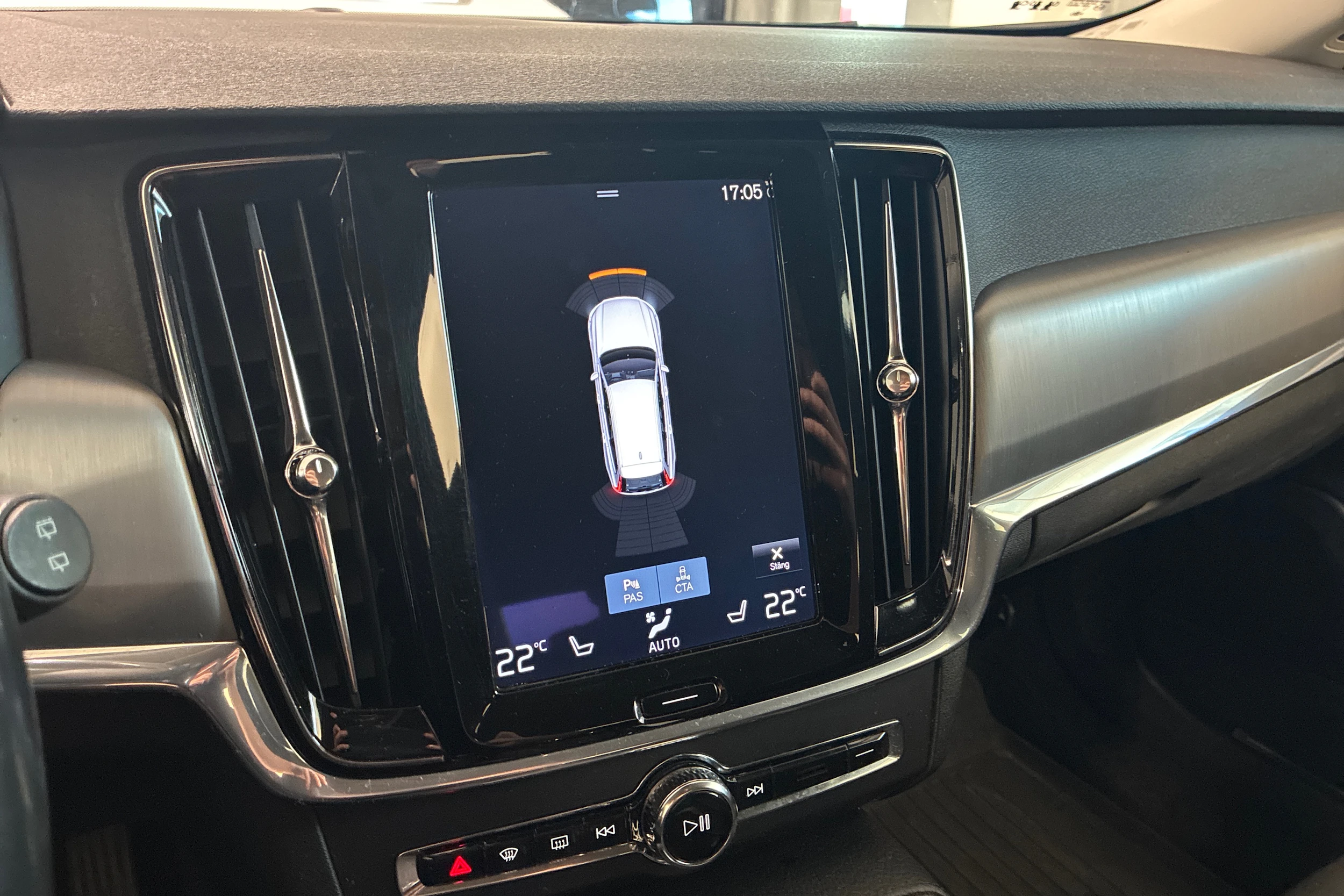 musta Volvo V90 2018 kuva 17.