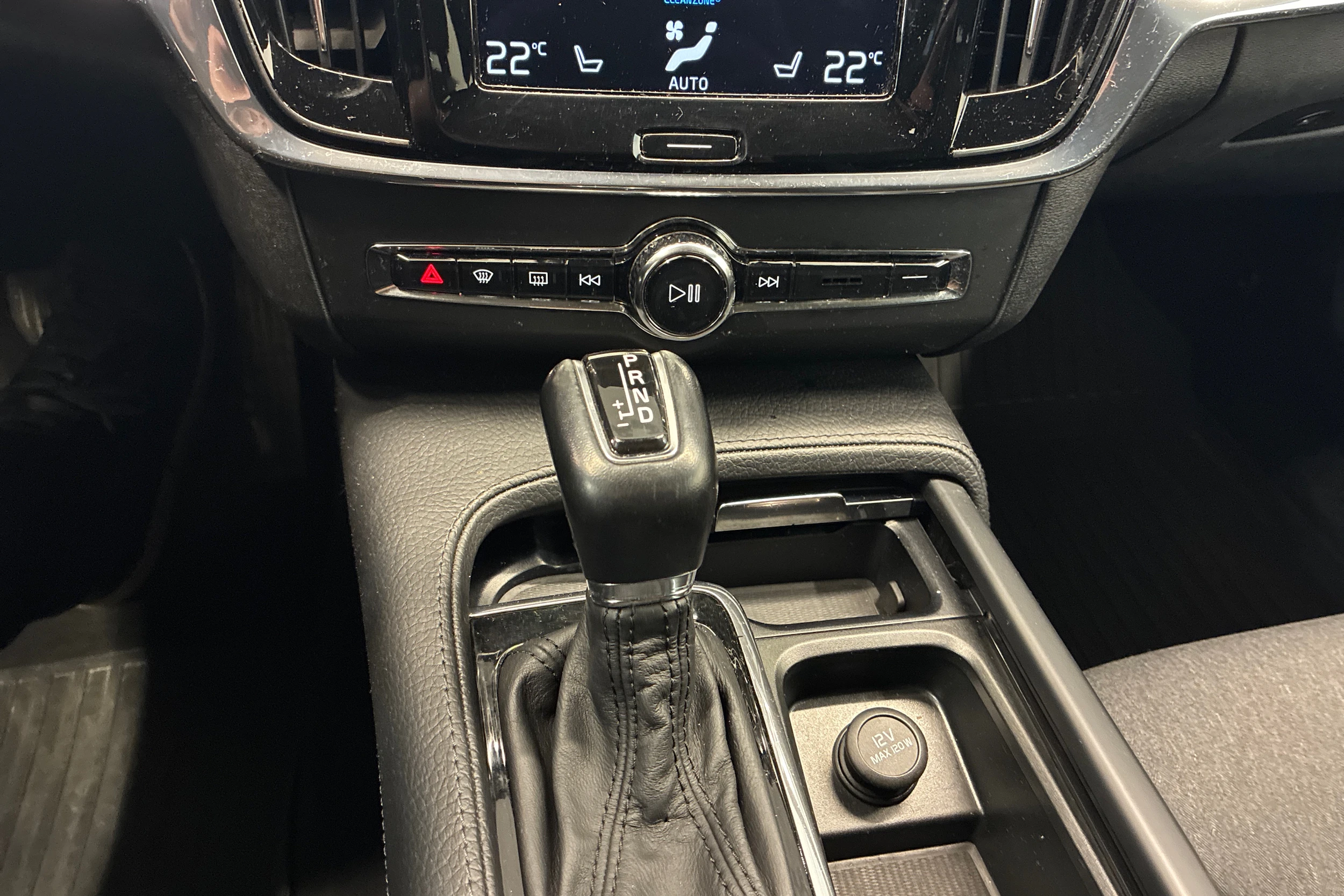 musta Volvo V90 2018 kuva 18.