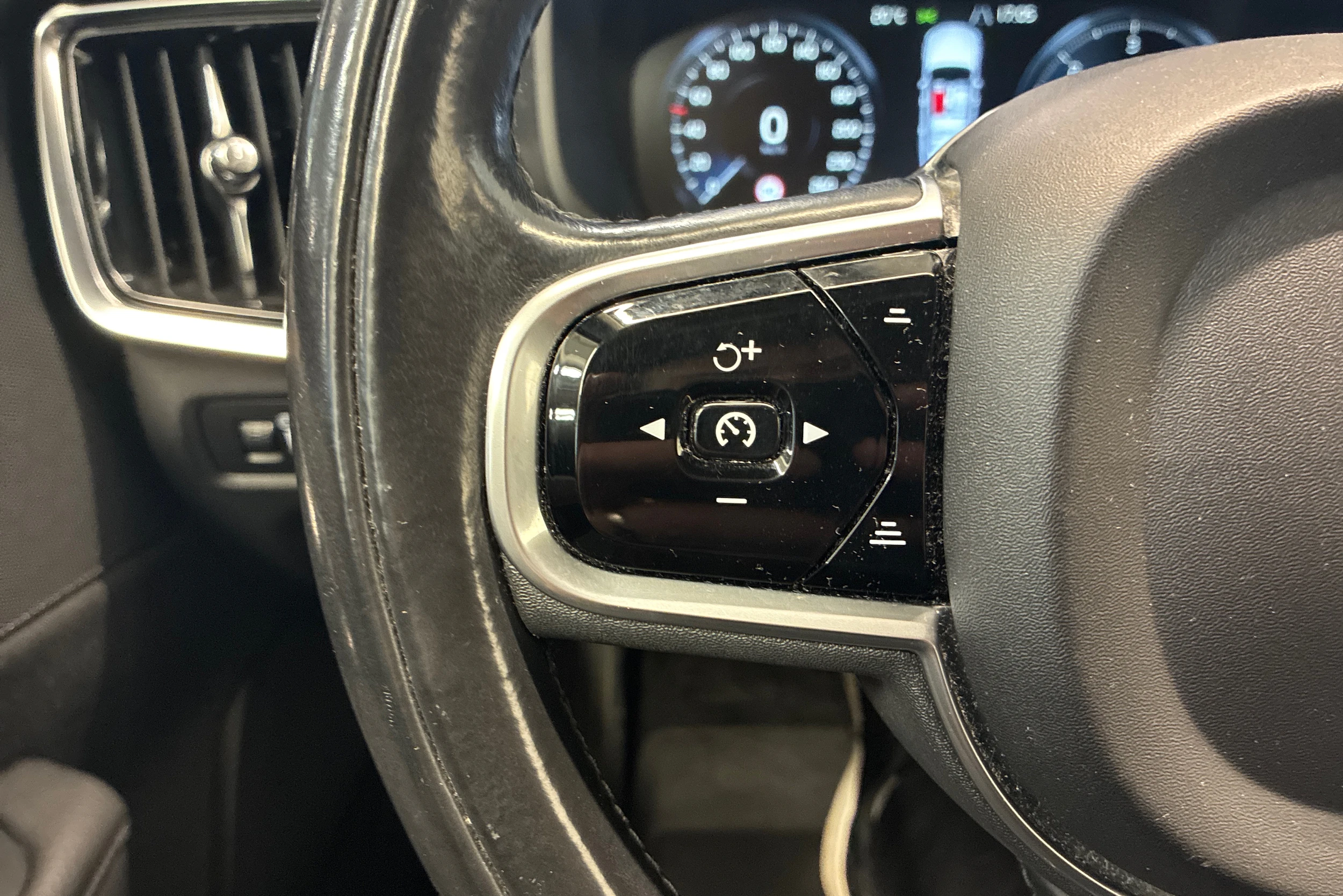 musta Volvo V90 2018 kuva 19.