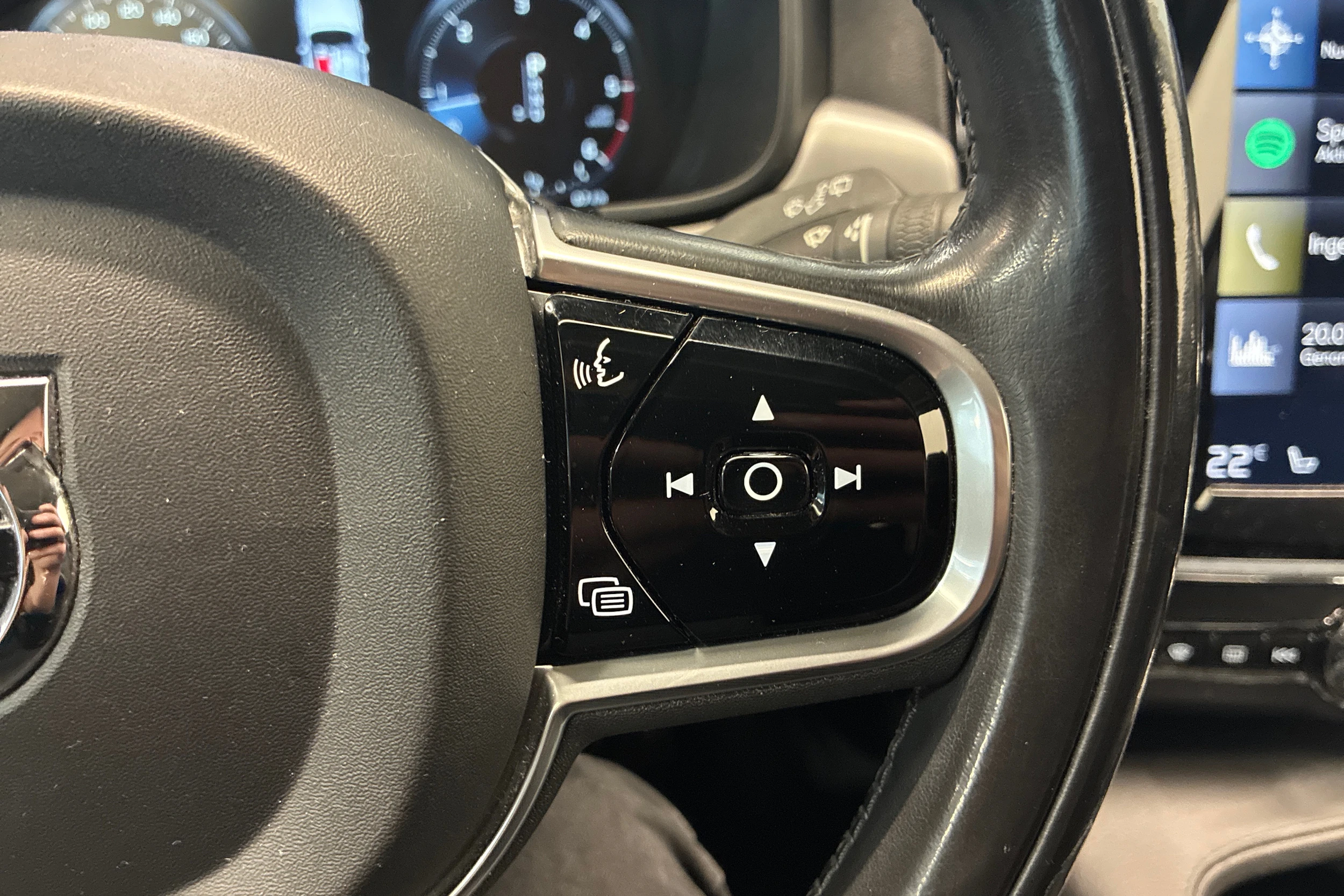 musta Volvo V90 2018 kuva 20.