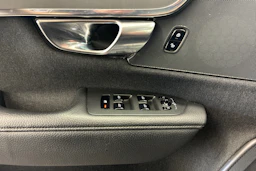musta Volvo V90 2018 kuva 21.