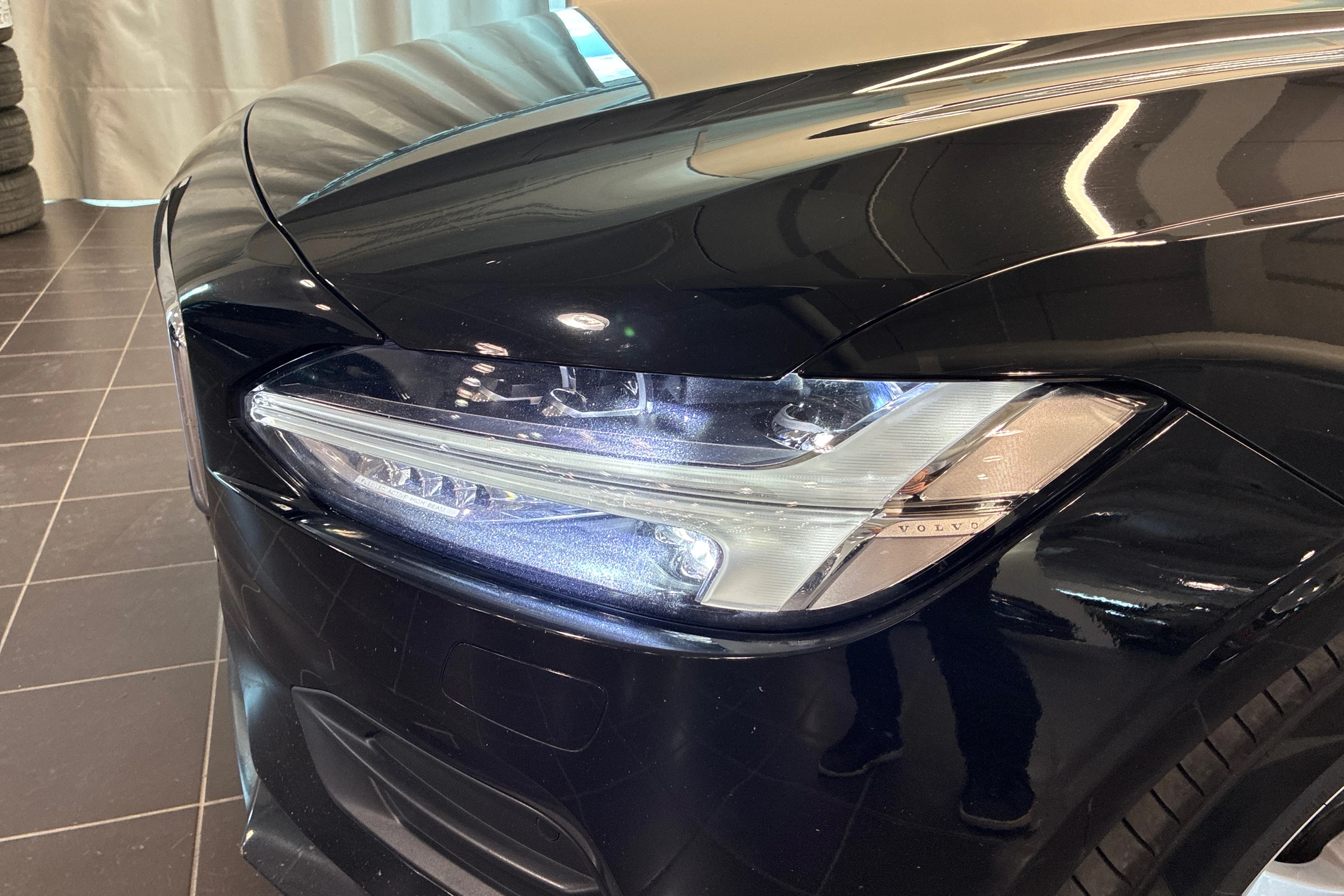 musta Volvo V90 2018 kuva 24.