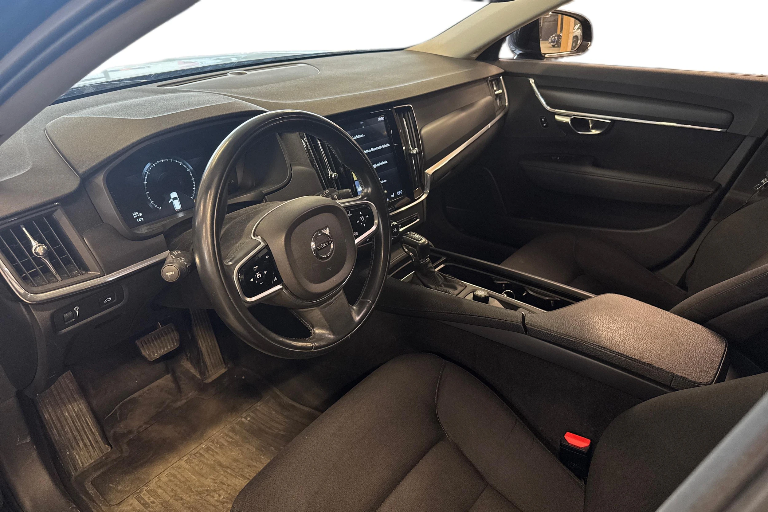 musta Volvo V90 2018 kuva 3.