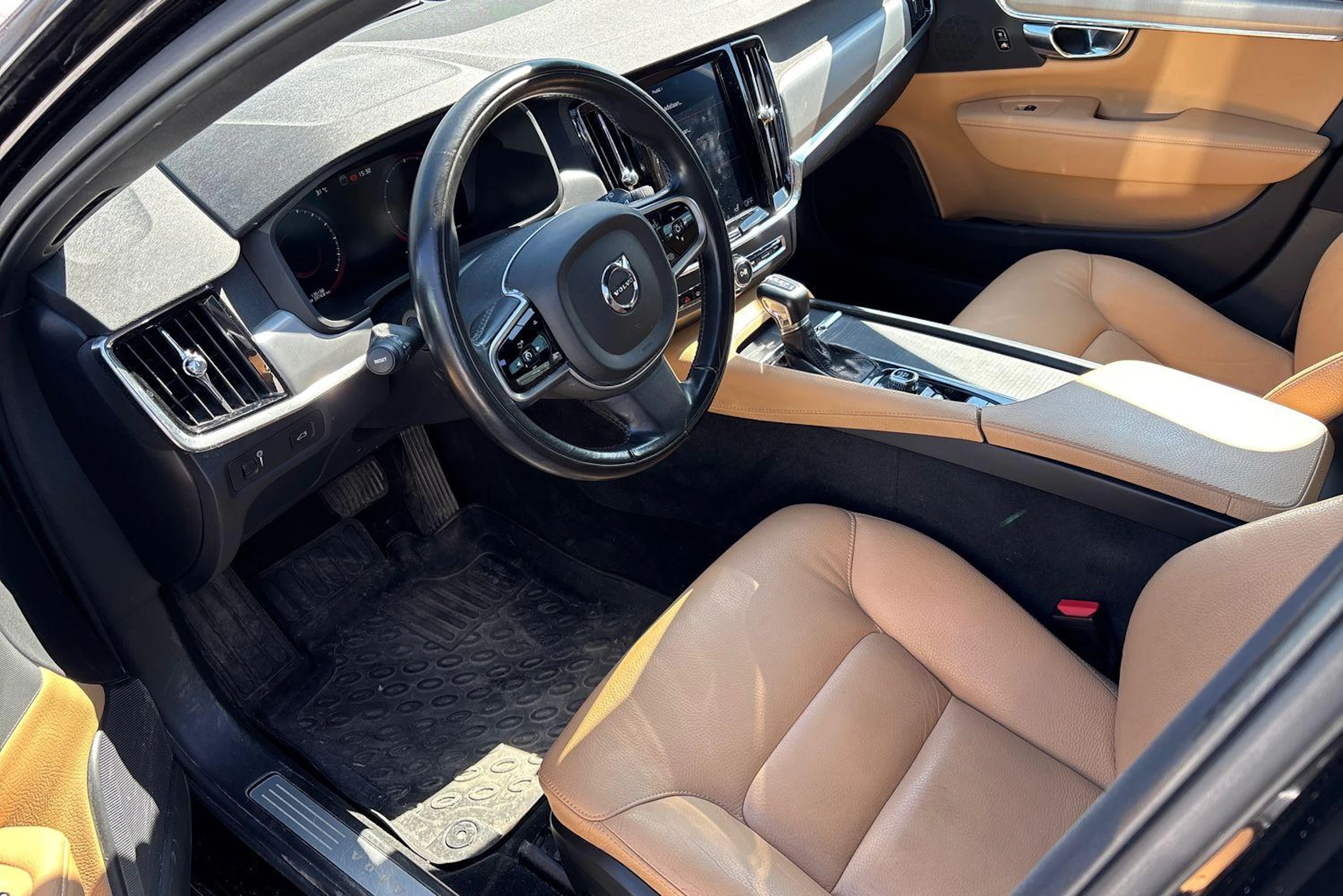 musta Volvo V90 2018 kuva 3.