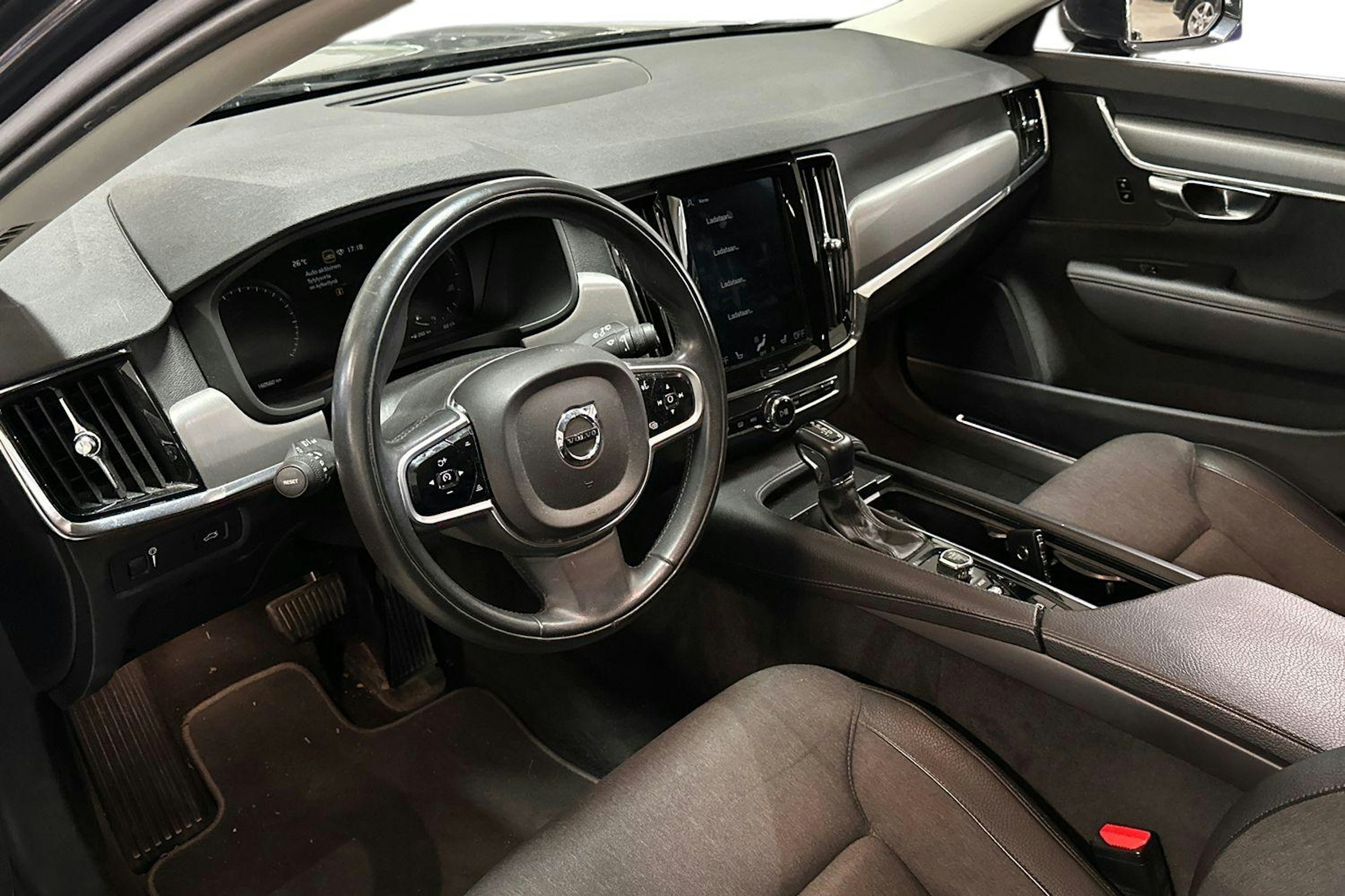 harmaa Volvo V90 2018 kuva 3.