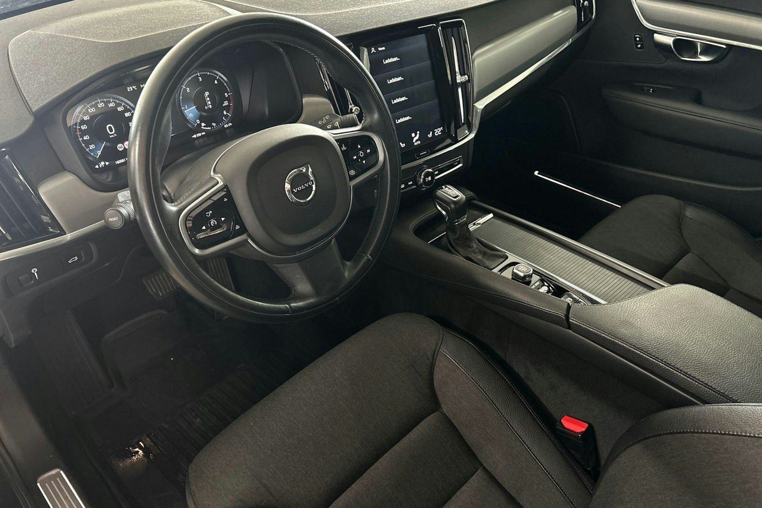 harmaa Volvo V90 2018 kuva 7.