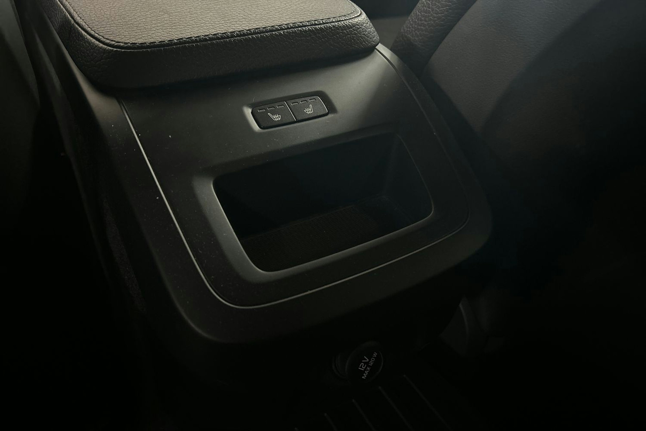 harmaa Volvo V90 2018 kuva 17.