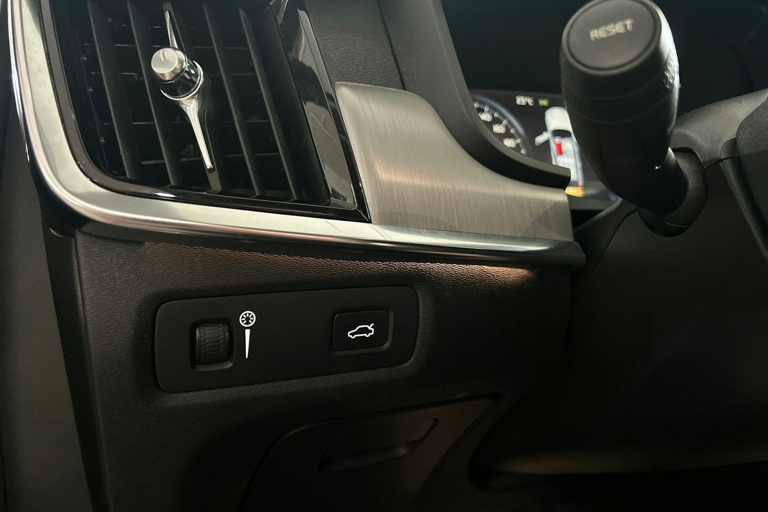 harmaa Volvo V90 2018 kuva 19.