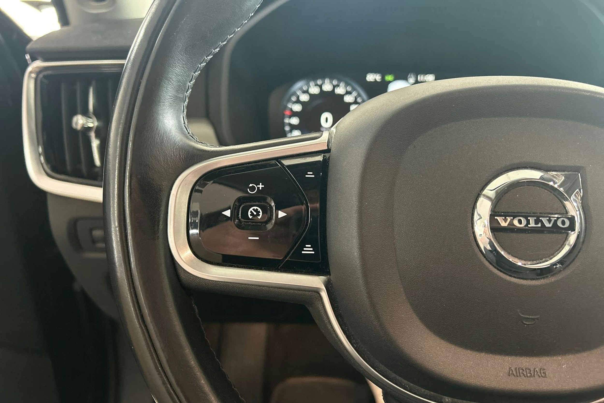 harmaa Volvo V90 2018 kuva 20.