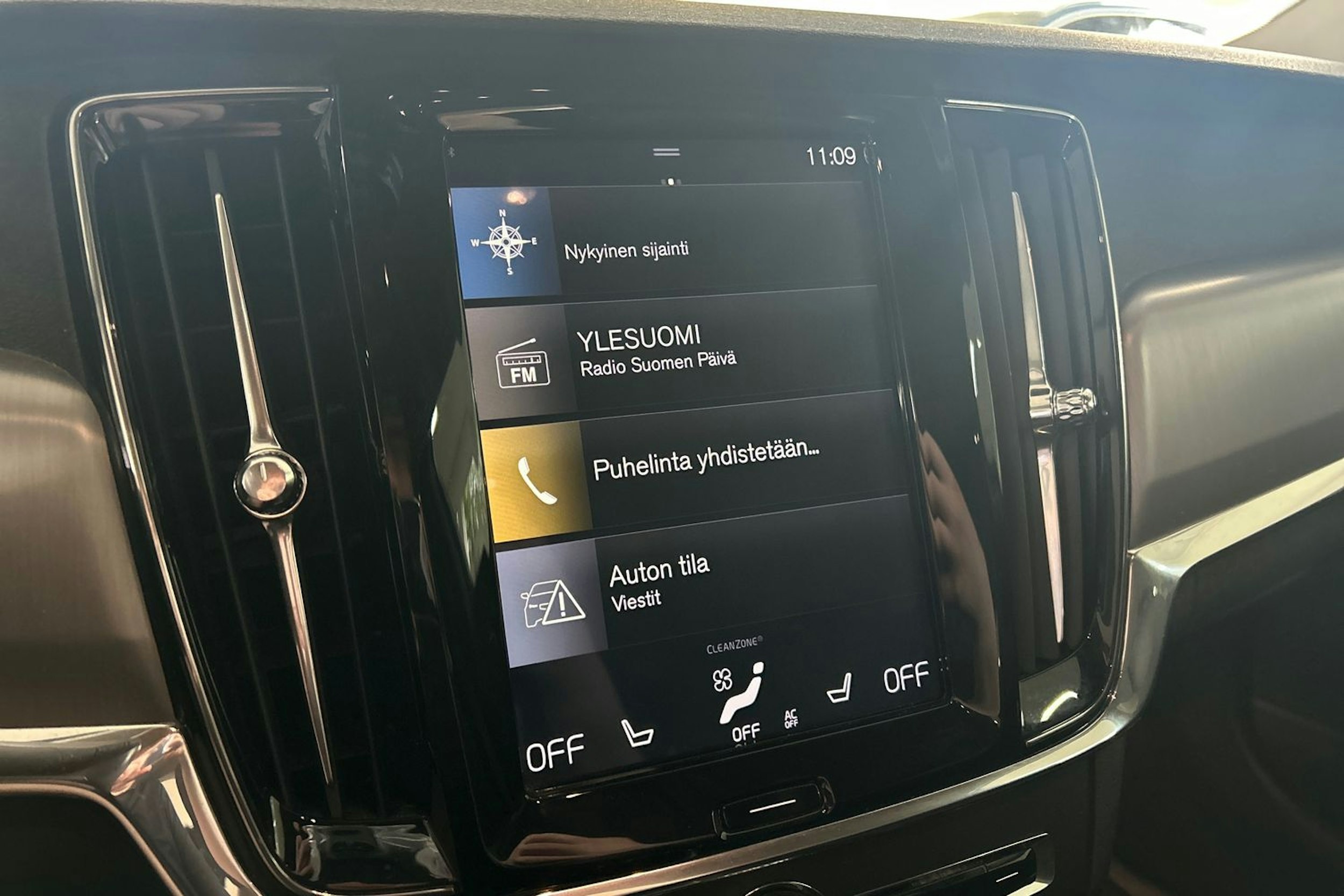 harmaa Volvo V90 2018 kuva 23.