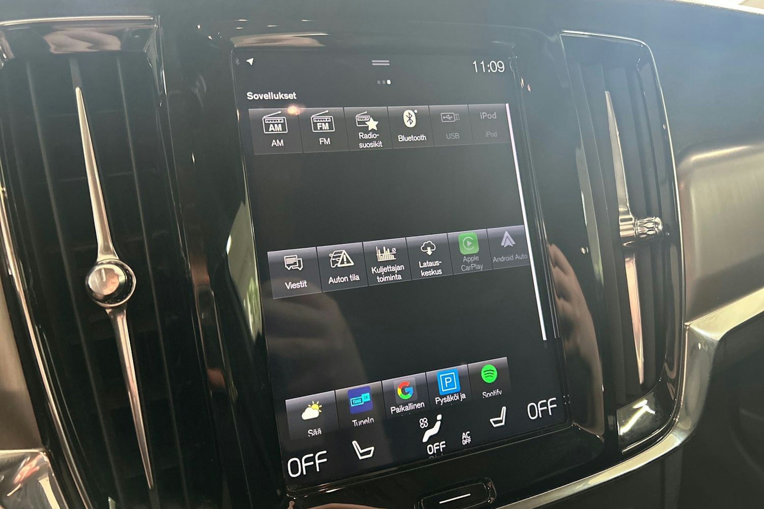 harmaa Volvo V90 2018 kuva 24.