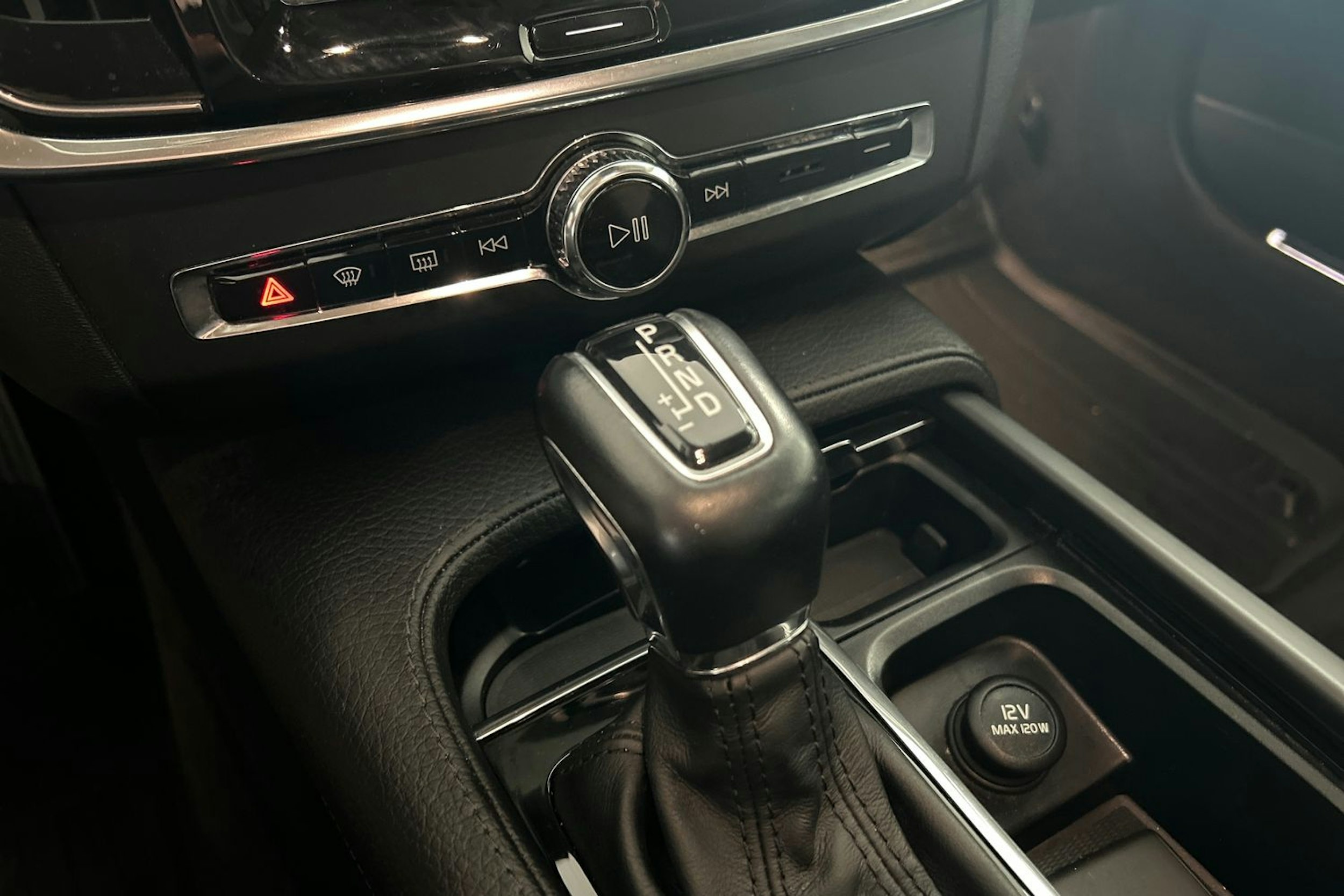 harmaa Volvo V90 2018 kuva 28.