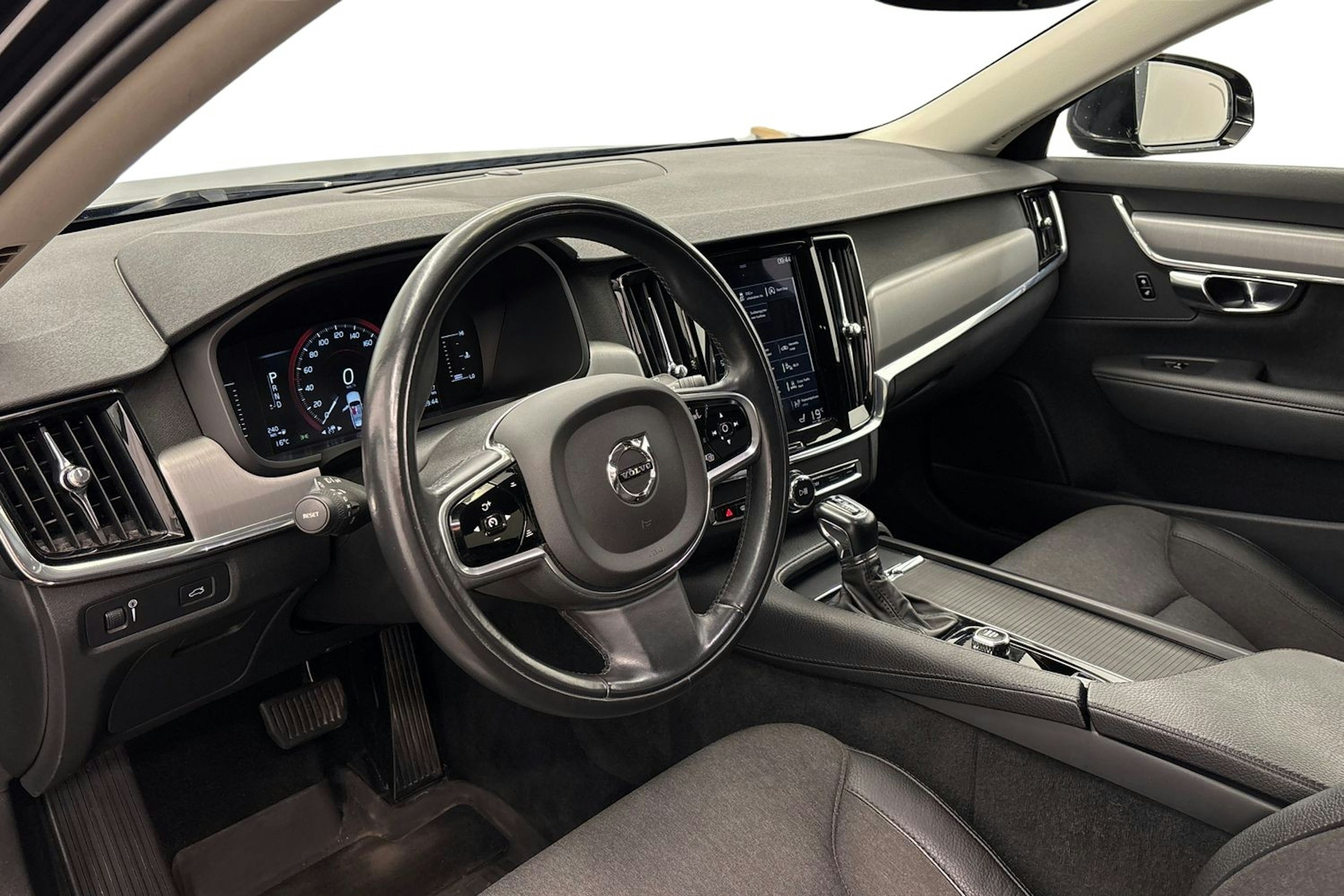 musta Volvo V90 2018 kuva 7.