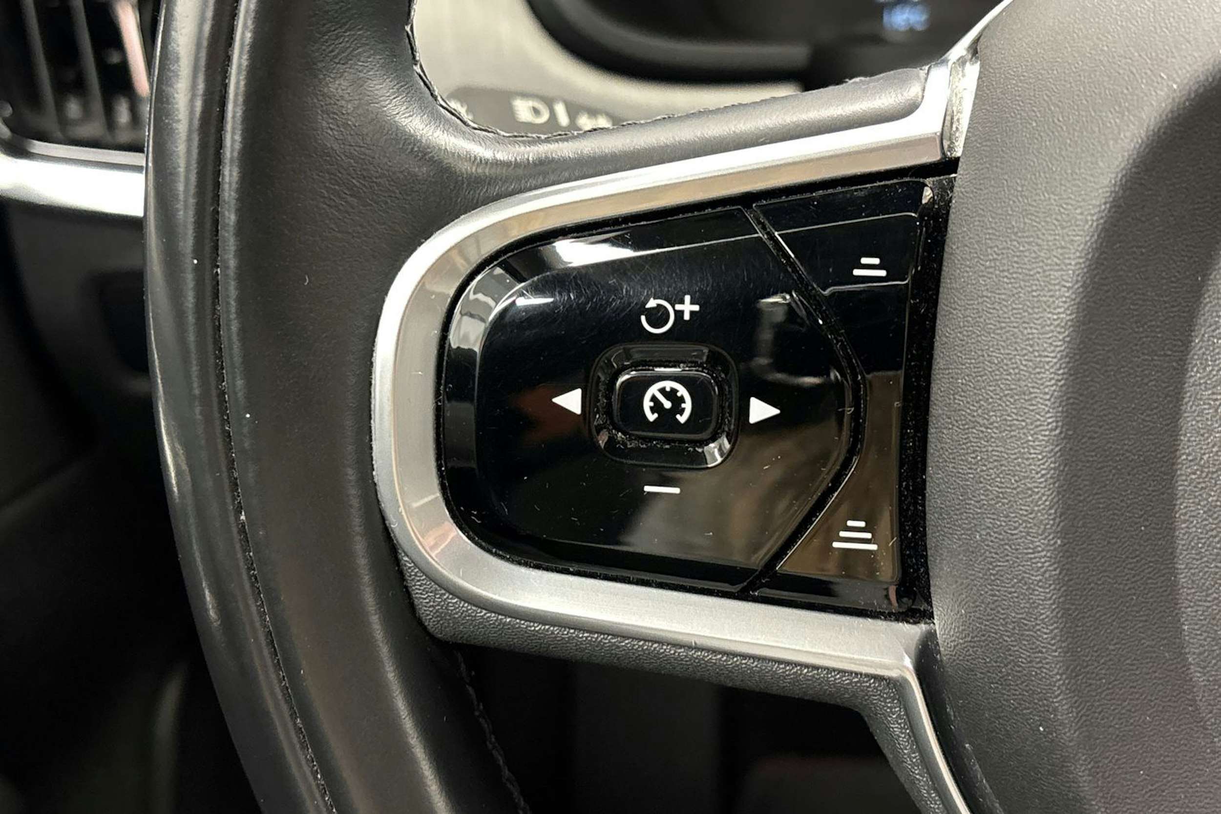 musta Volvo V90 2018 kuva 15.