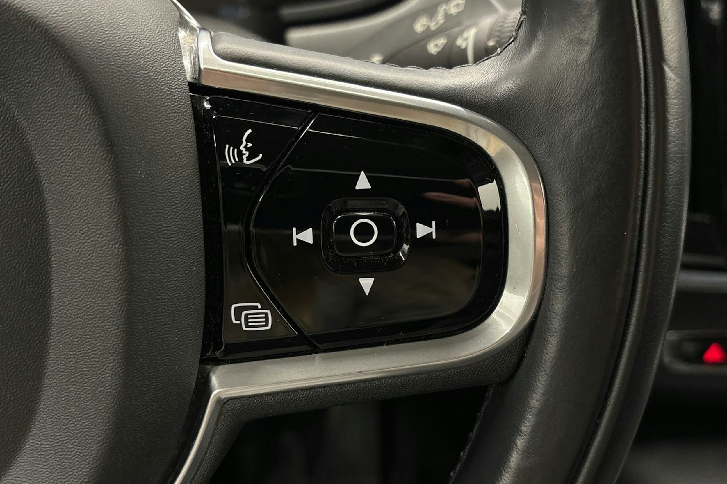 musta Volvo V90 2018 kuva 16.
