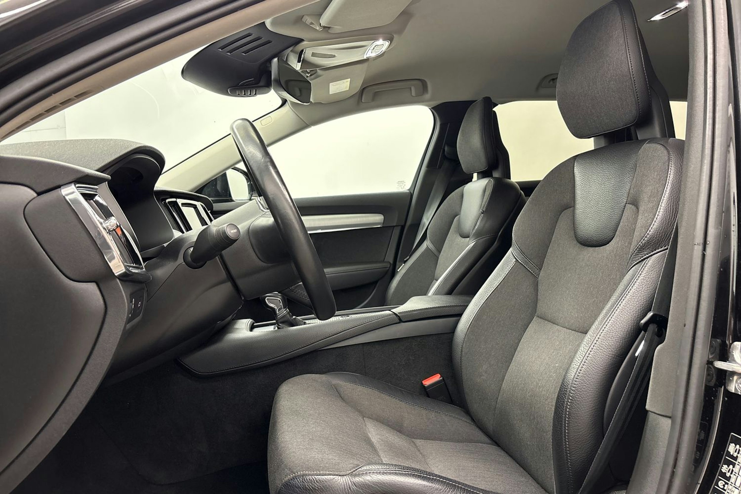 musta Volvo V90 2018 kuva 18.