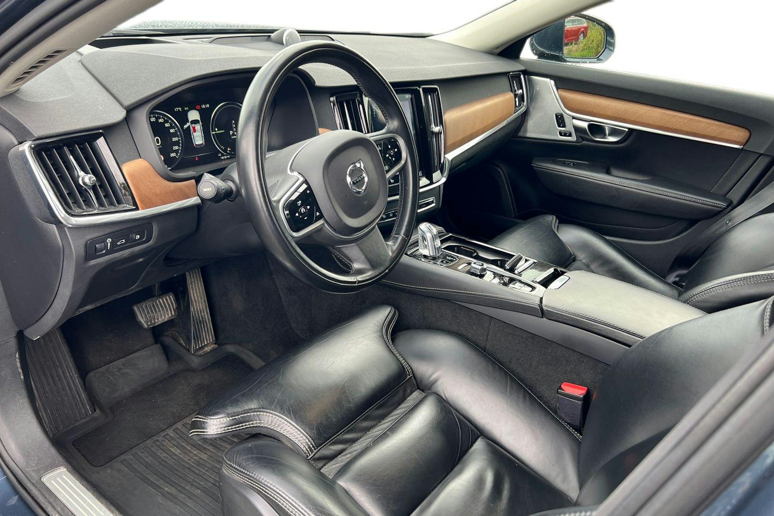 Sininen Volvo V90 2018 kuva 3.