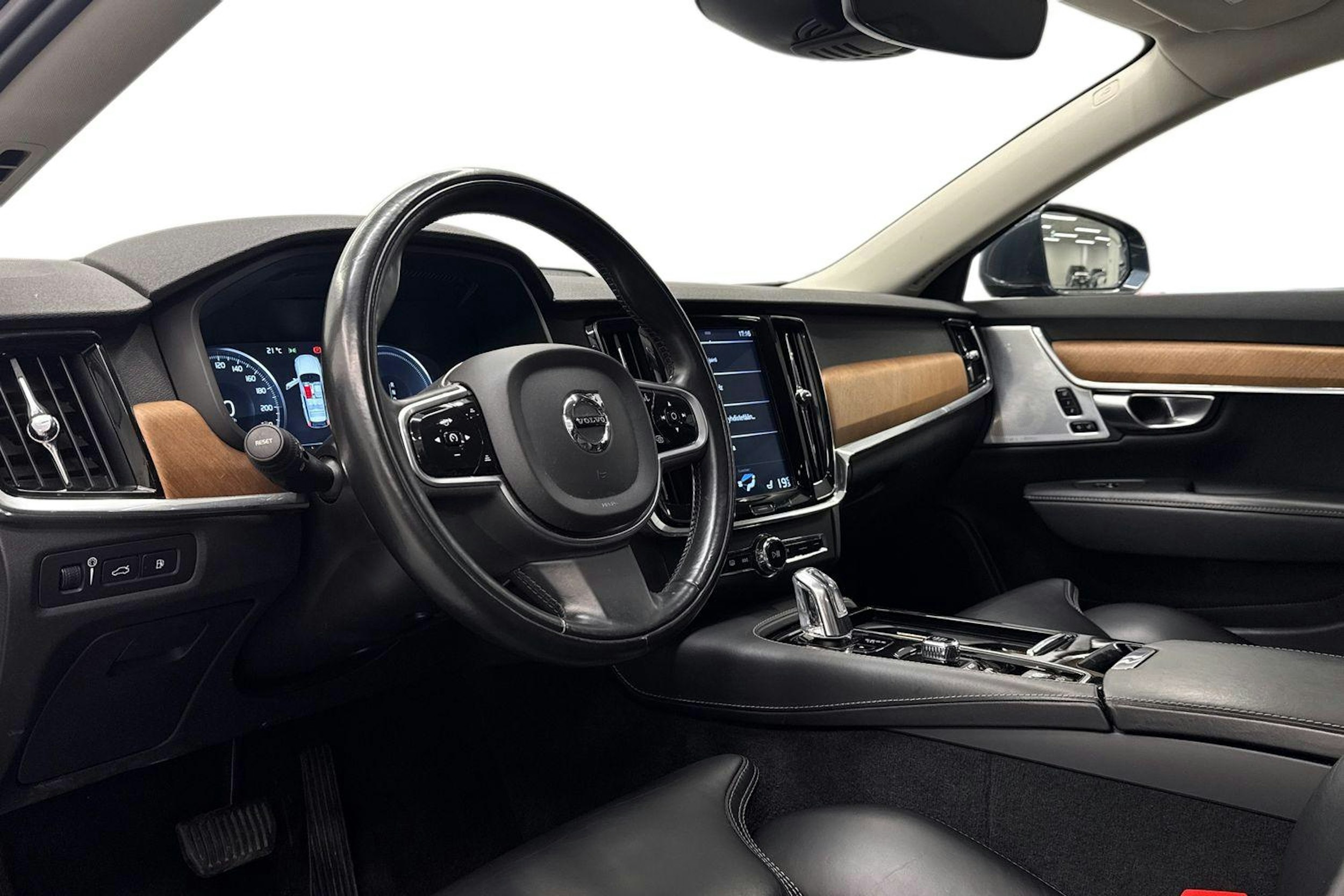 Sininen Volvo V90 2018 kuva 7.