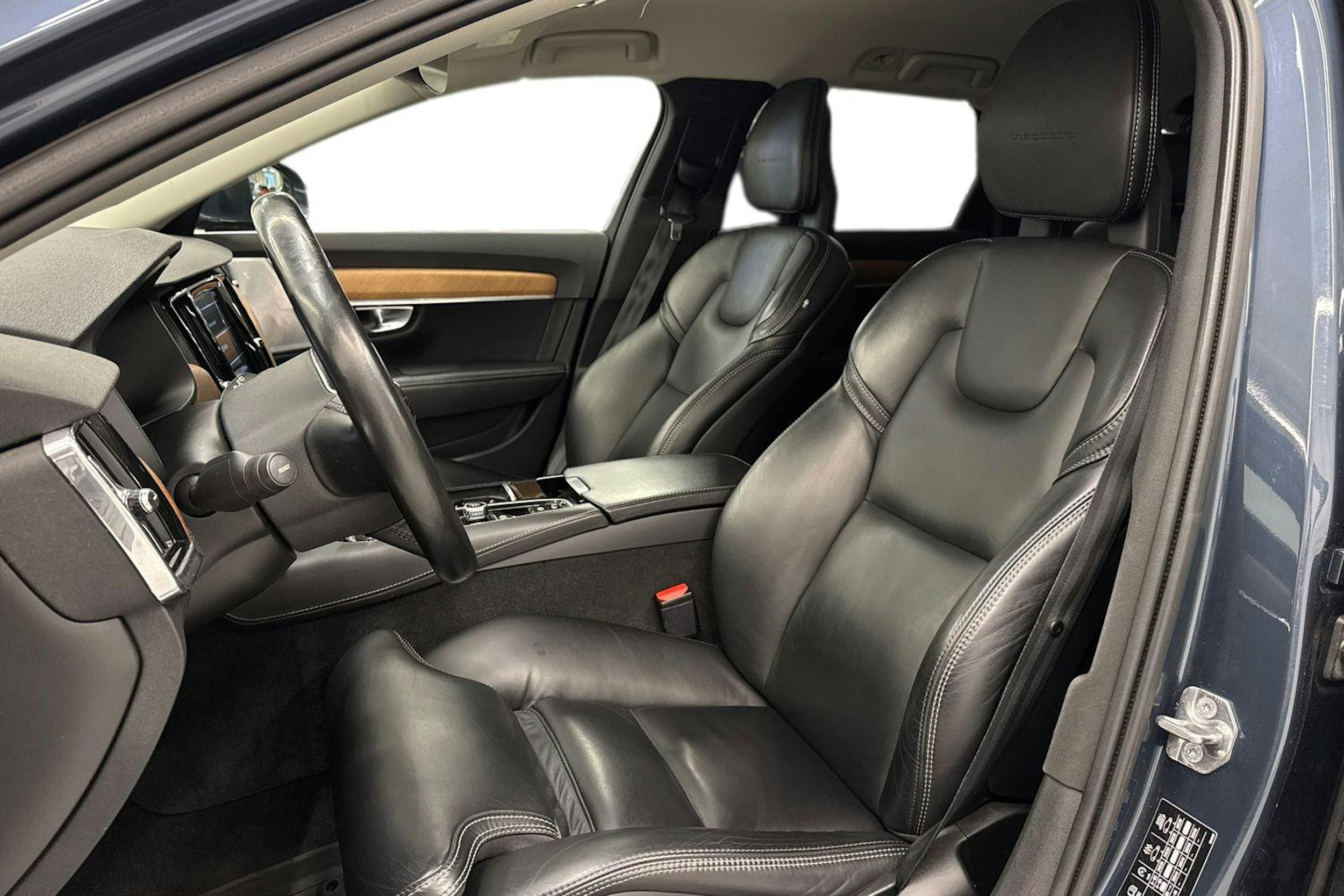 Sininen Volvo V90 2018 kuva 11.