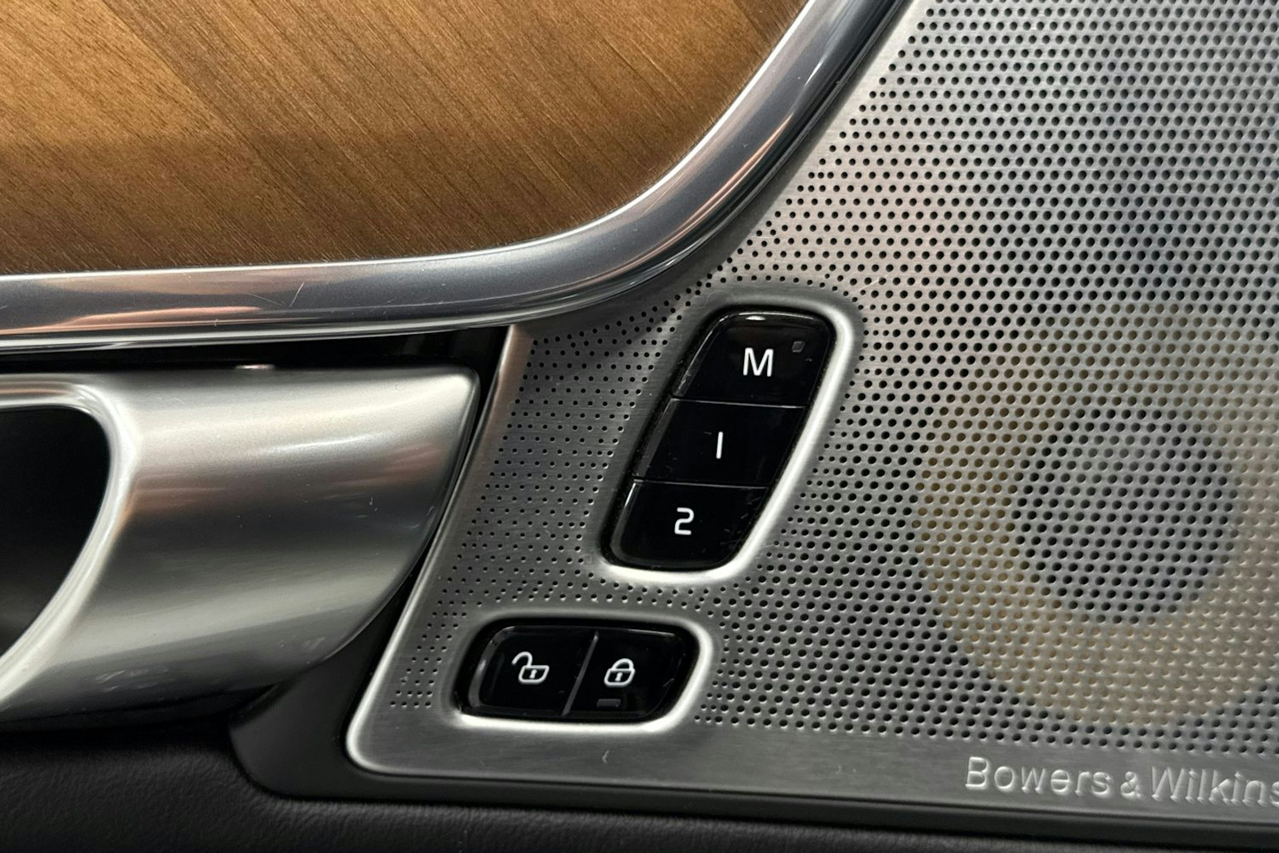 Sininen Volvo V90 2018 kuva 13.