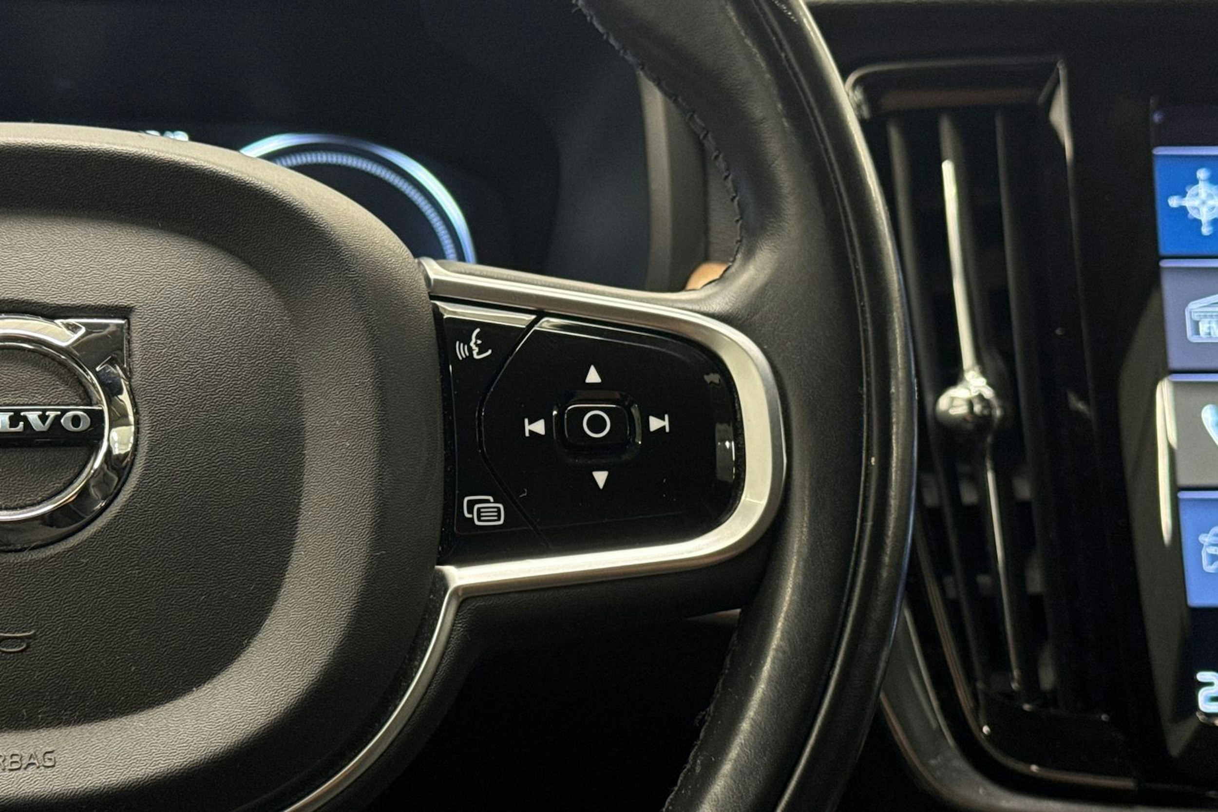 Sininen Volvo V90 2018 kuva 16.