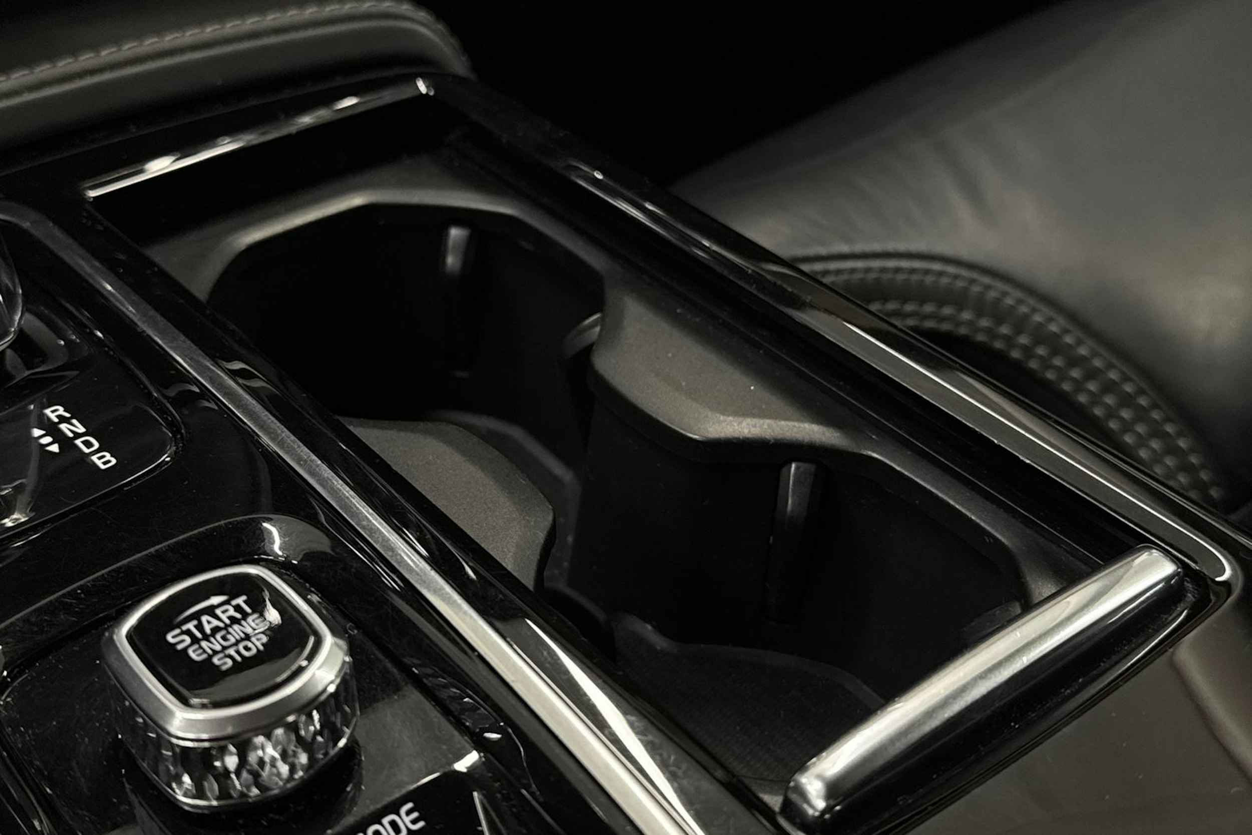 Sininen Volvo V90 2018 kuva 23.