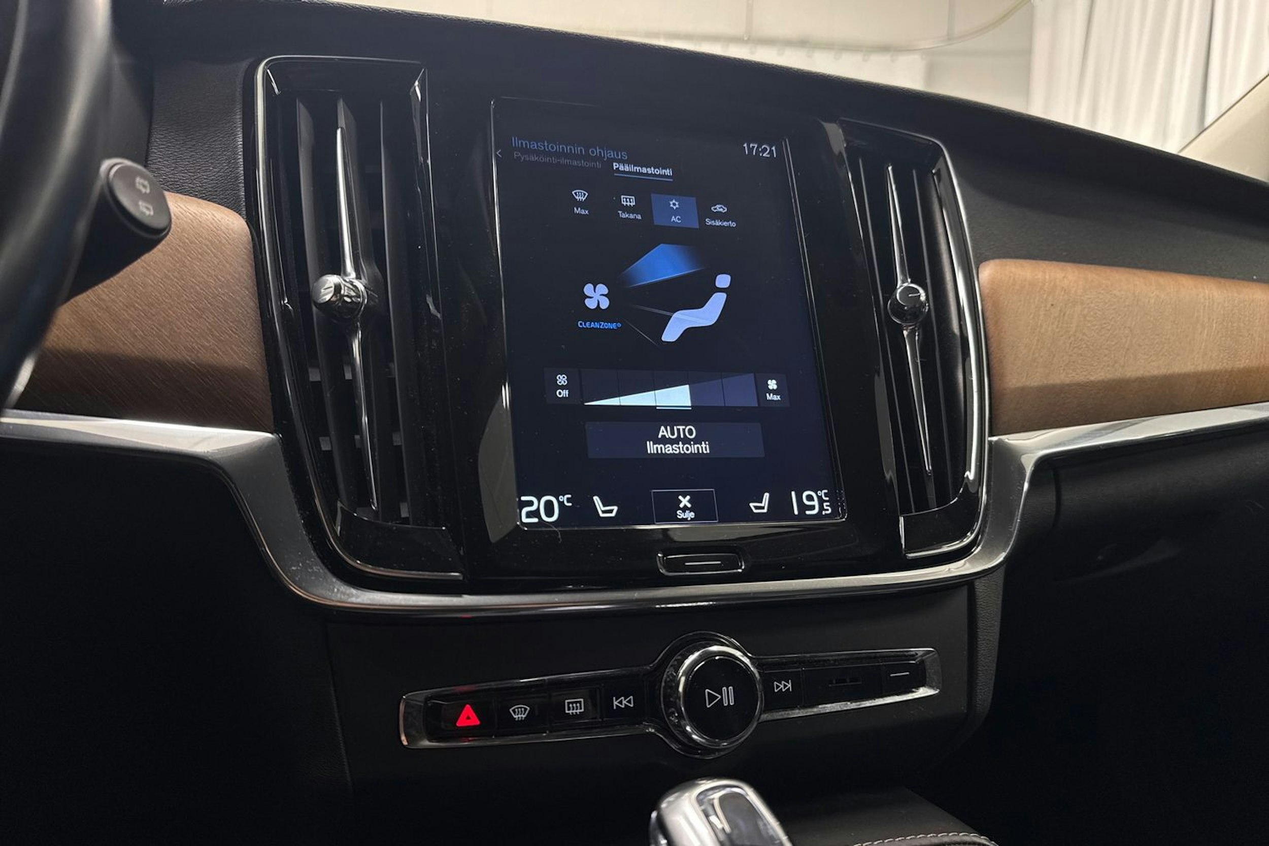 Sininen Volvo V90 2018 kuva 25.