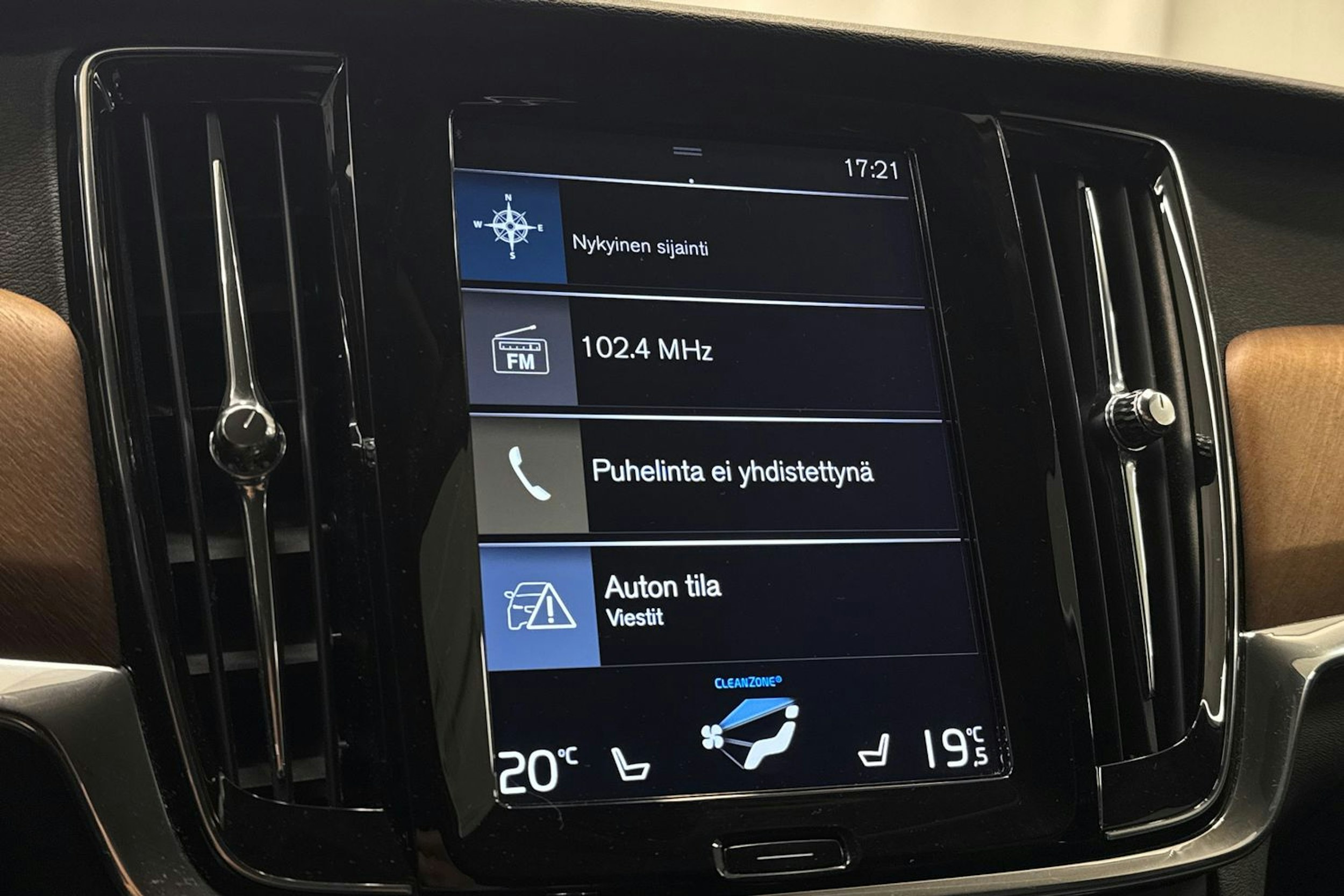 Sininen Volvo V90 2018 kuva 26.