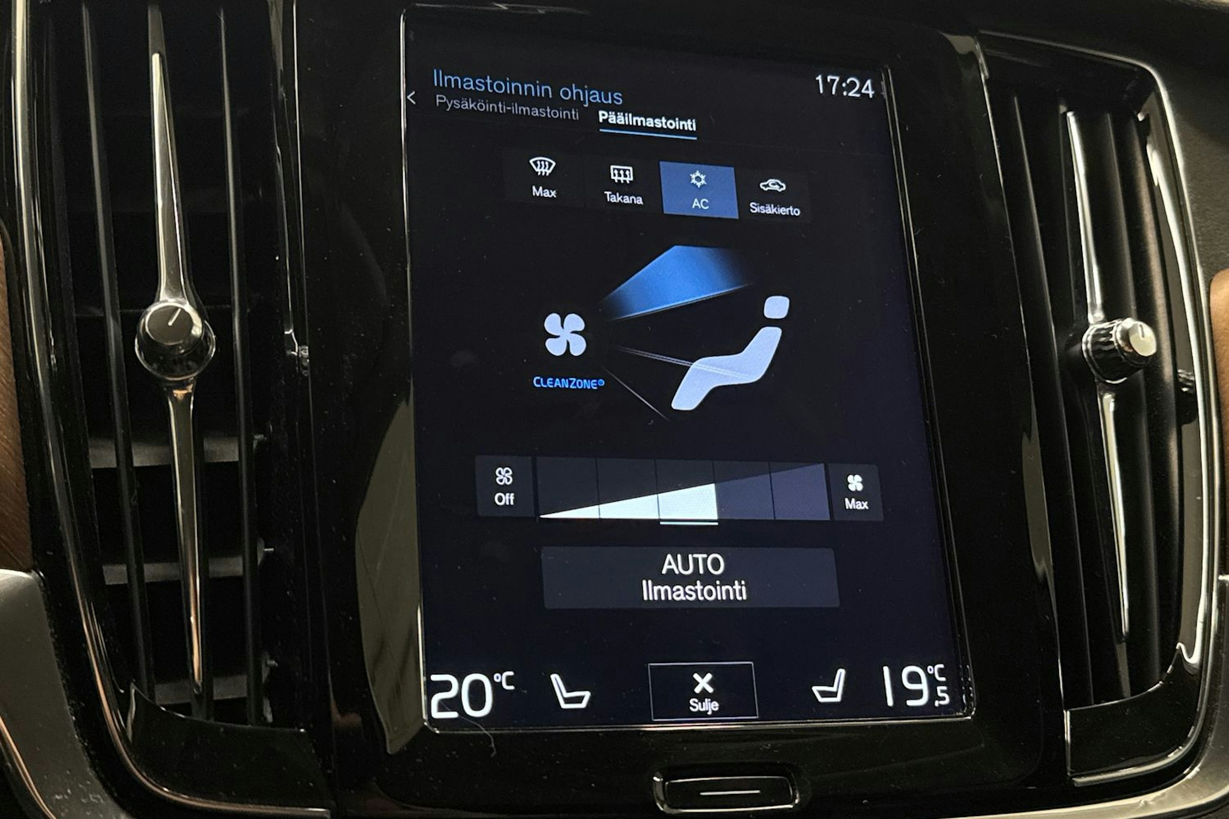 Sininen Volvo V90 2018 kuva 37.