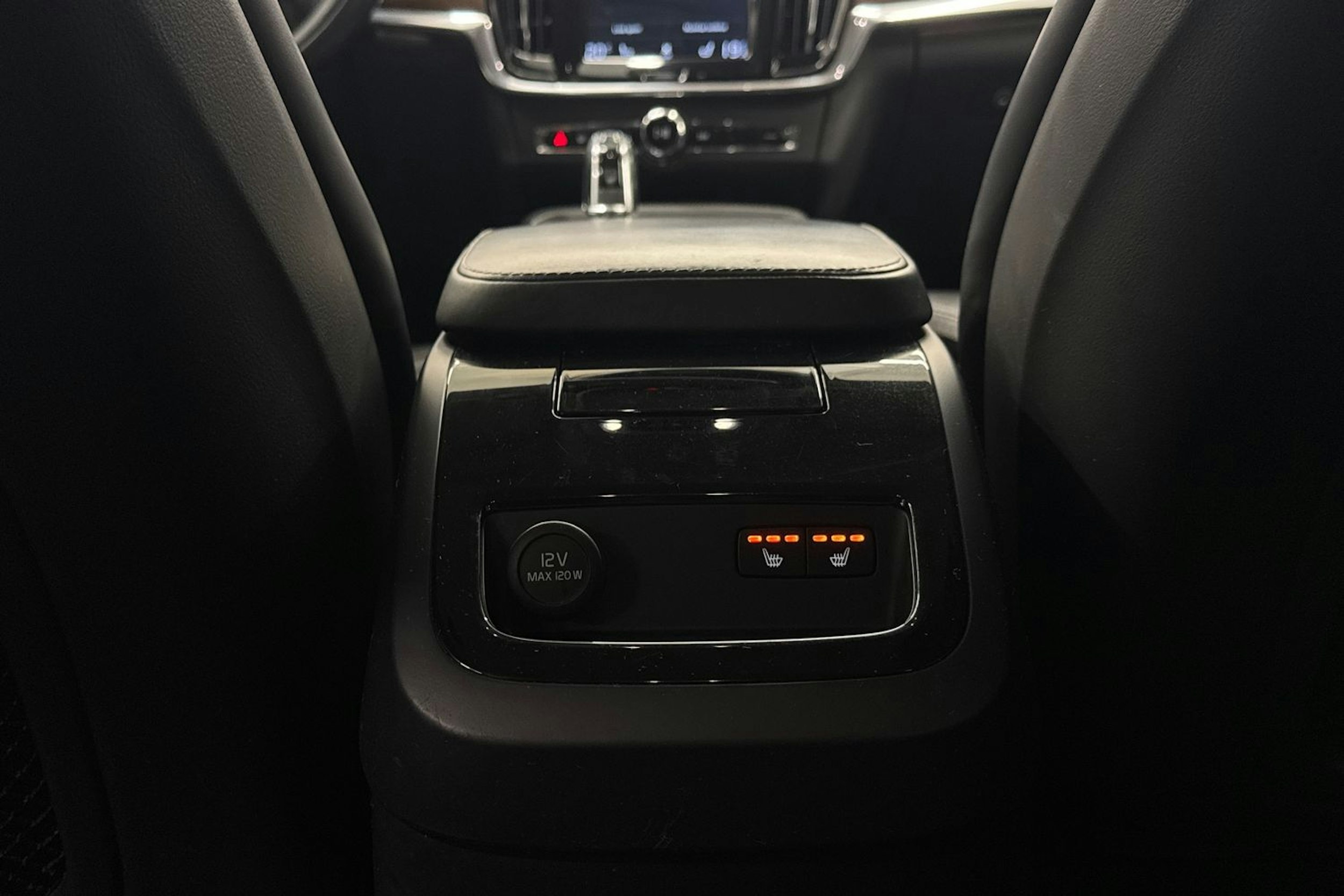 Sininen Volvo V90 2018 kuva 39.