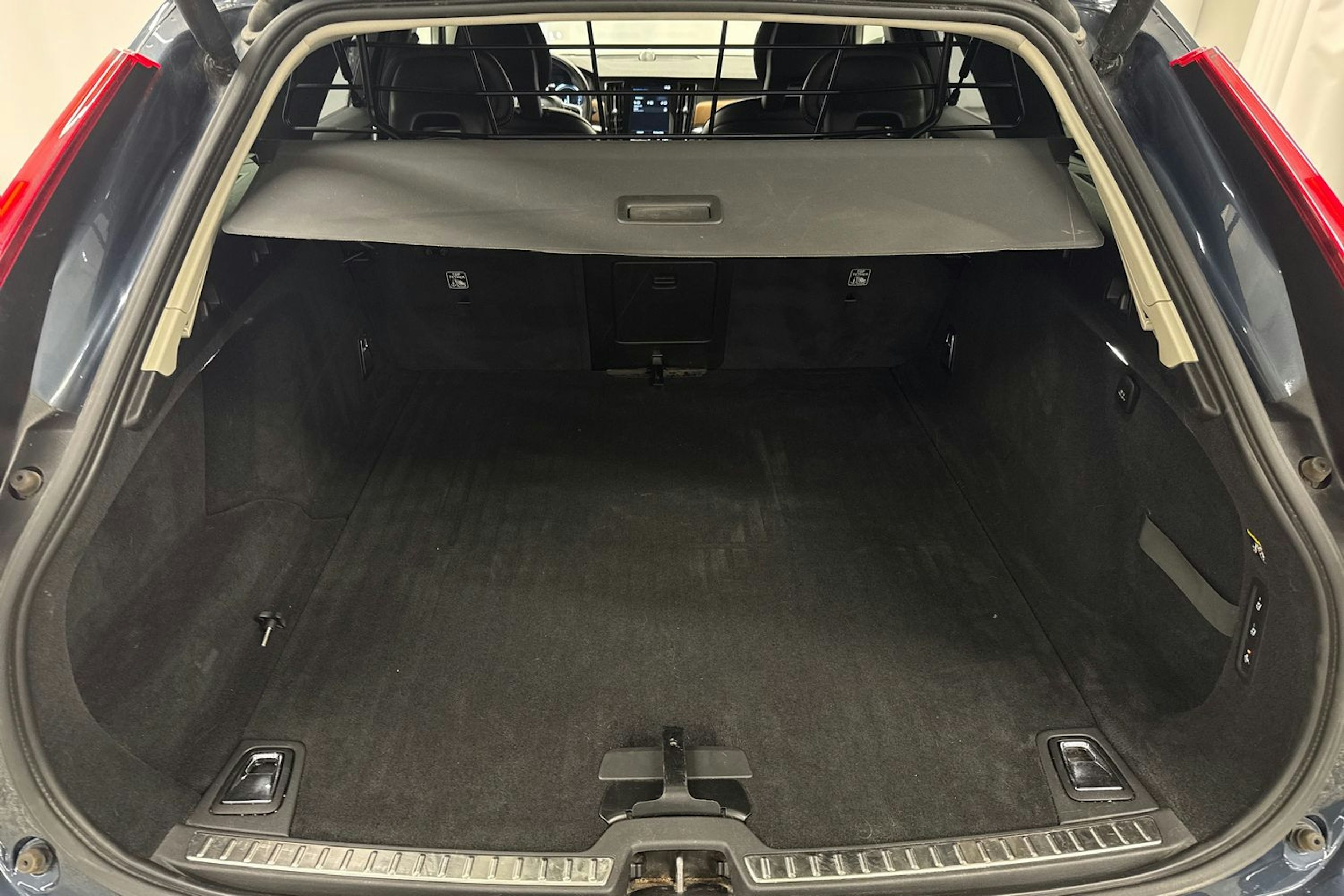 Sininen Volvo V90 2018 kuva 40.