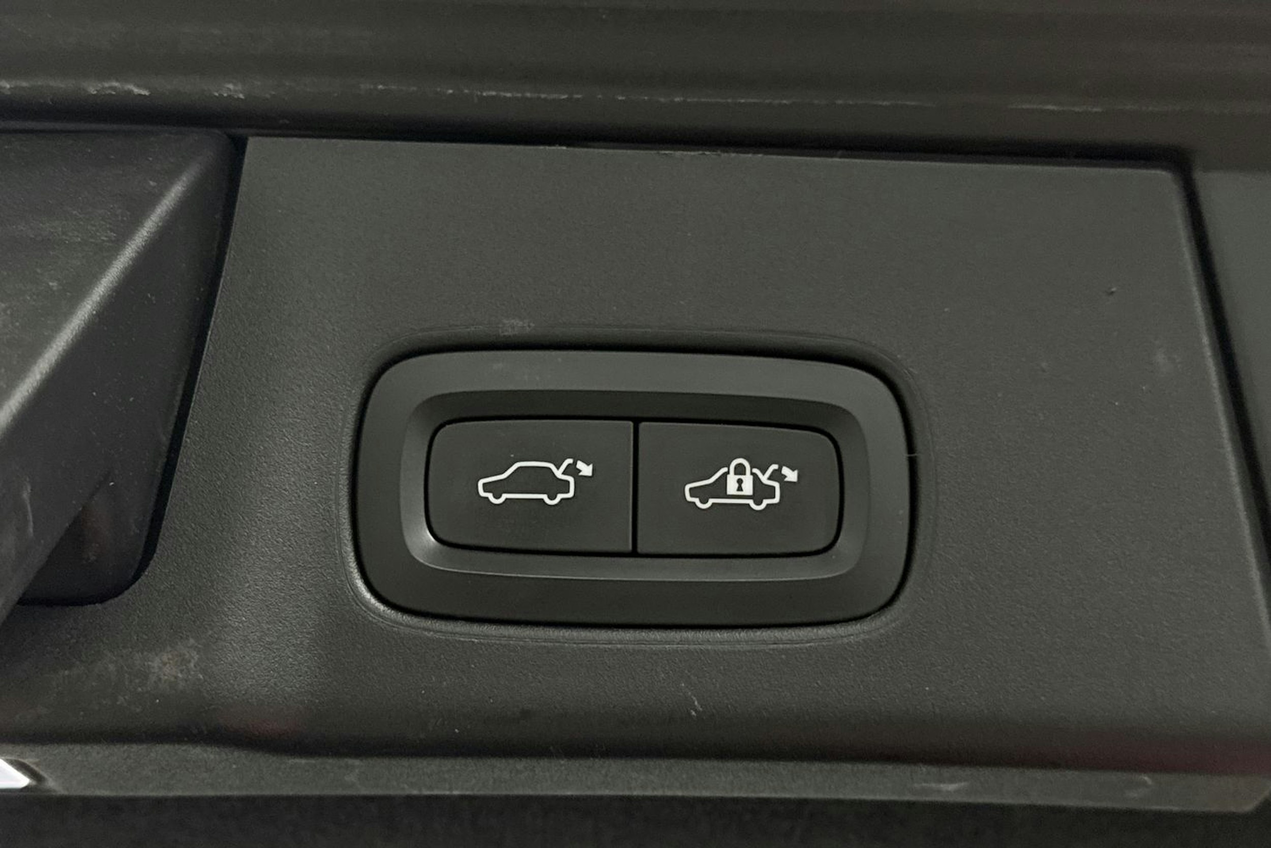 Sininen Volvo V90 2018 kuva 41.