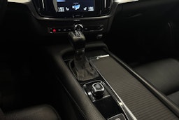 sininen Volvo V90 2018 kuva 20.