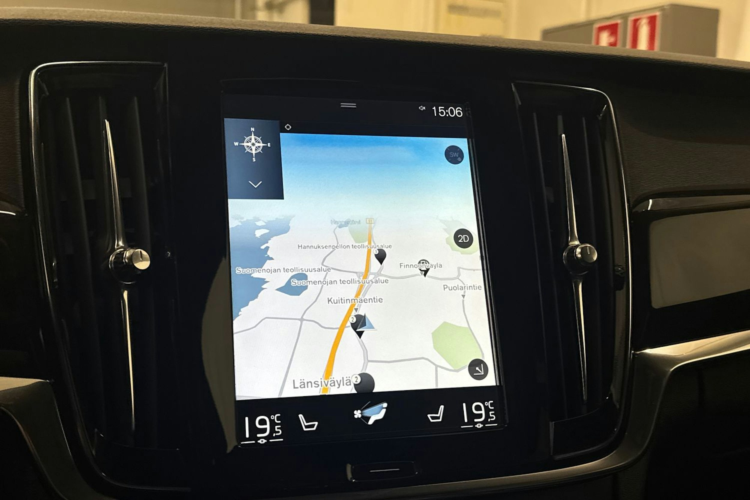 sininen Volvo V90 2018 kuva 22.