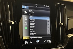 sininen Volvo V90 2018 kuva 23.