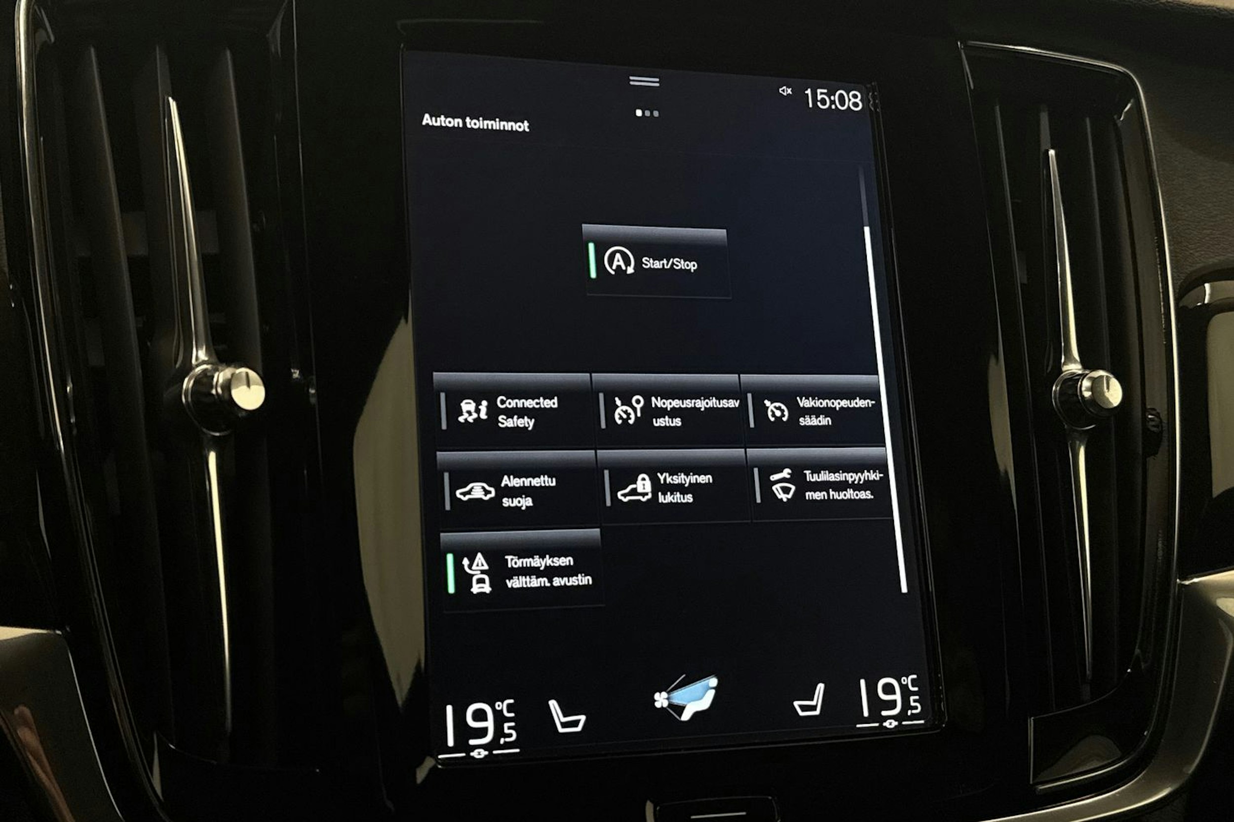 sininen Volvo V90 2018 kuva 27.
