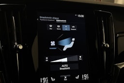 sininen Volvo V90 2018 kuva 28.