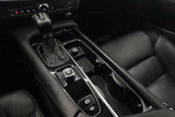 sininen Volvo V90 2018 kuva 31.
