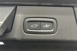 sininen Volvo V90 2018 kuva 33.