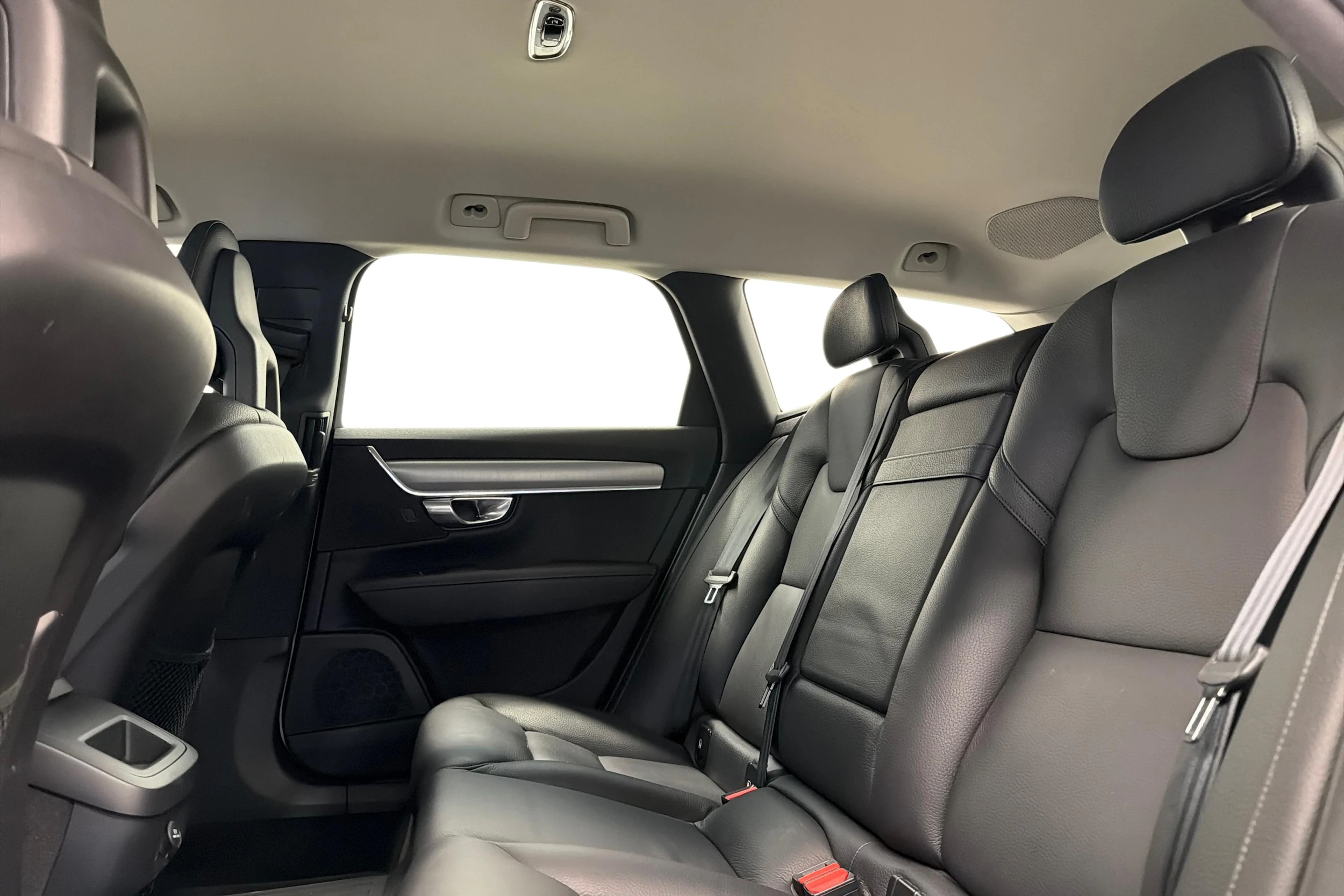 valkoinen Volvo V90 2018 kuva 8.