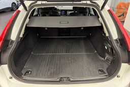 valkoinen Volvo V90 2018 kuva 11.