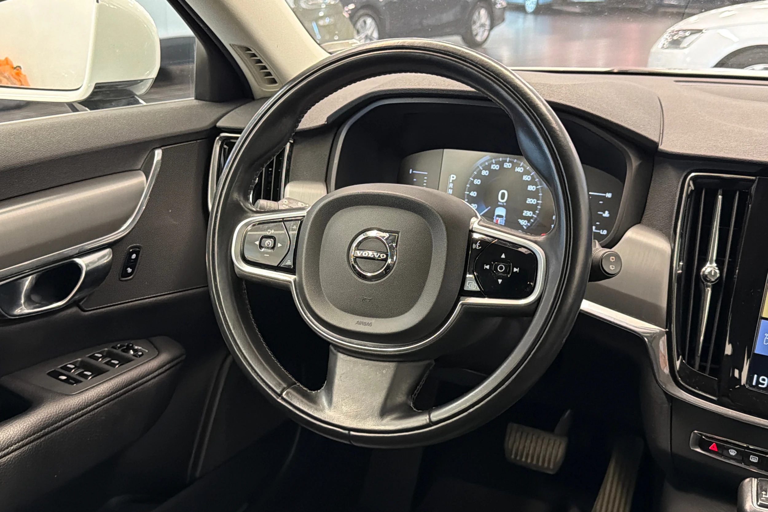 valkoinen Volvo V90 2018 kuva 14.