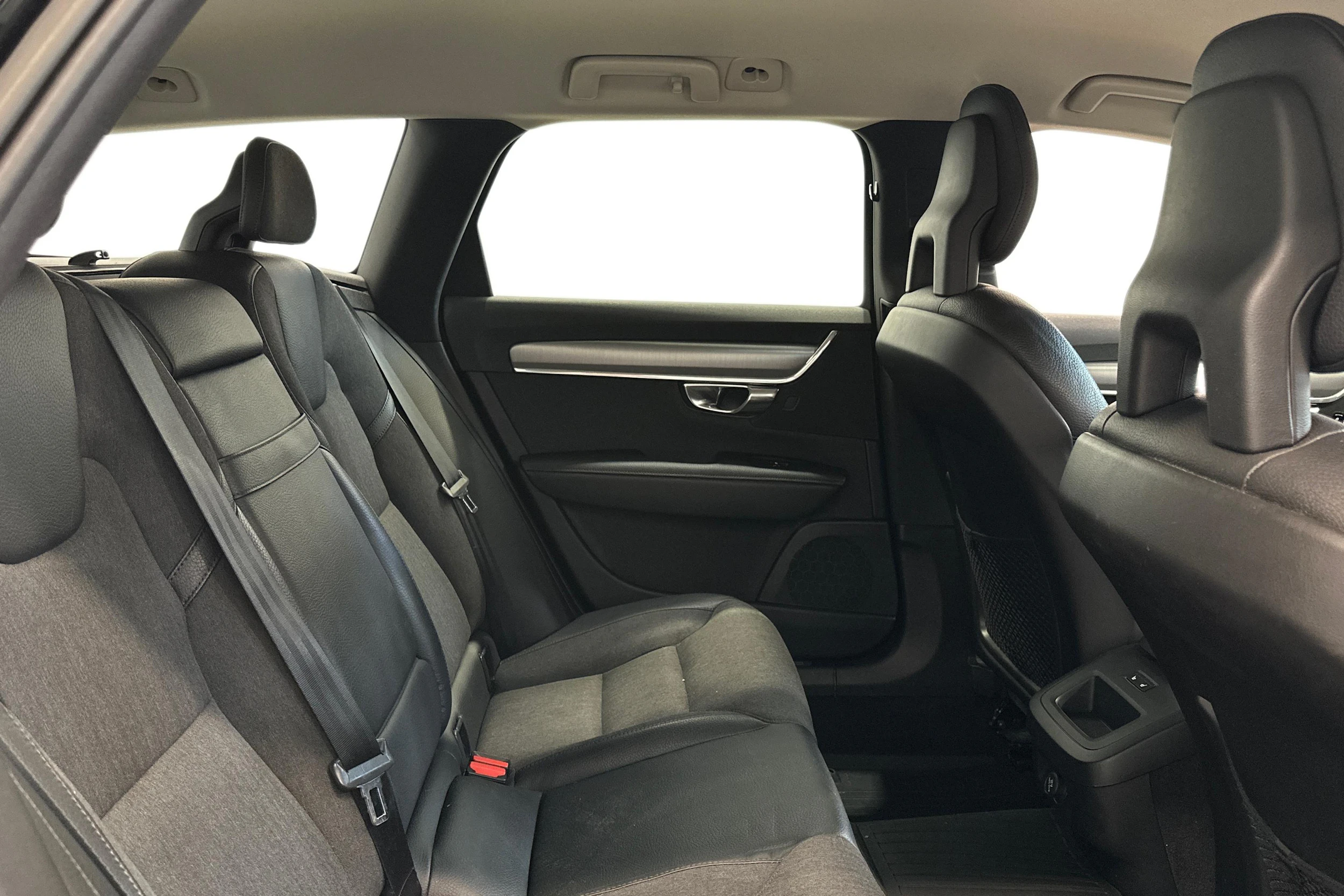 musta Volvo V90 2018 kuva 9.