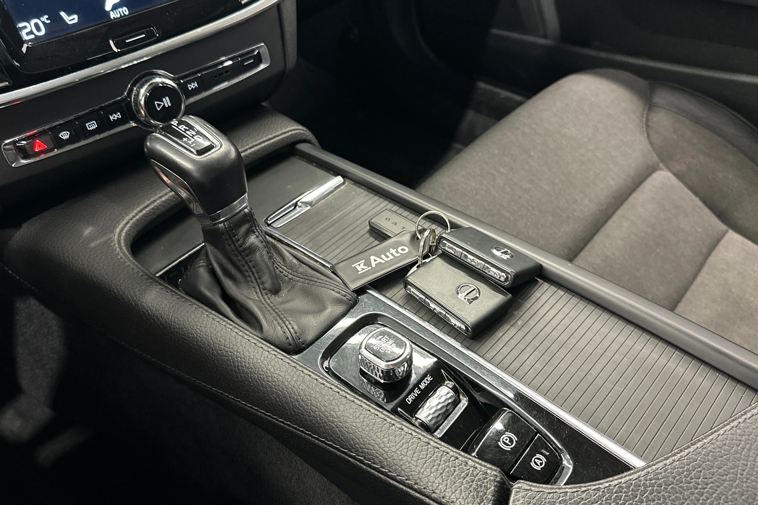 musta Volvo V90 2018 kuva 22.