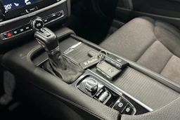 musta Volvo V90 2018 kuva 22.