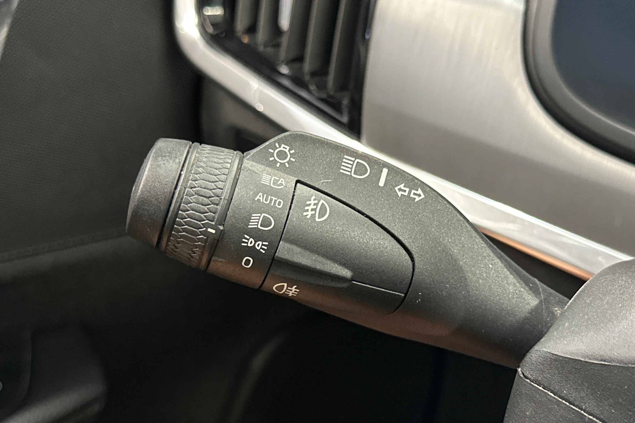 musta Volvo V90 2018 kuva 23.